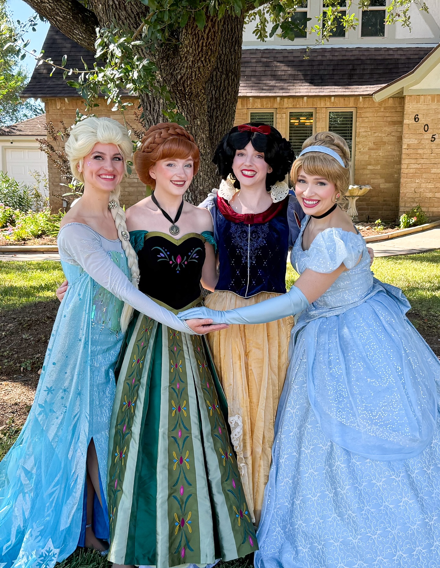 What a busy, magical weekend!! So many fun princesses were out and about together making birthdays extra special!!
One lucky little girl got to celebrate with all of these princesses!! 🥳💖
.
.
.
#fairestofallparties #houstonprincessparty #snowsisters #snowwhite #cinderella #princessparty #houstonkidsparty #houstonpartyplanner #kingwoodmoms #houstonmoms #kingwoodtx #springtx #thewoodlandstx #riveroakshouston #westuniversityhouston