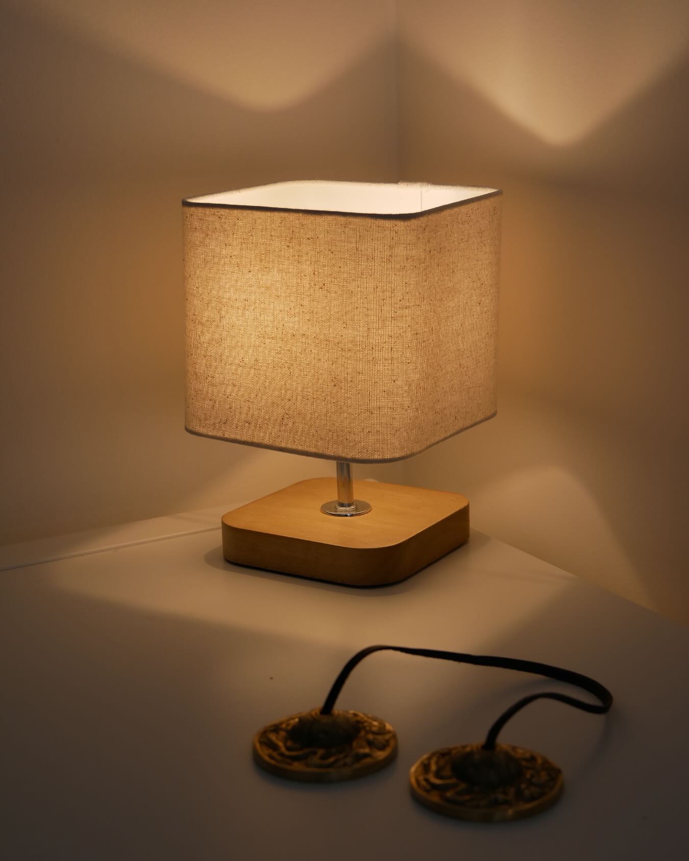 La lumière éclaire, réchauffe et apaise. Dans mon cabinet, cette lampe symbolise un espace sécurisant, doux et réconfortant : un cocon où déposer ses maux et ses silences. ✨#
✨Cela résonne en vous?
➡️Prenez rendez-vous via mon site:
https://www.etherea.care
•
#ethereacare #maladie #douleurschroniques #grossesse #faussecouche #img #ivg #accouchement
