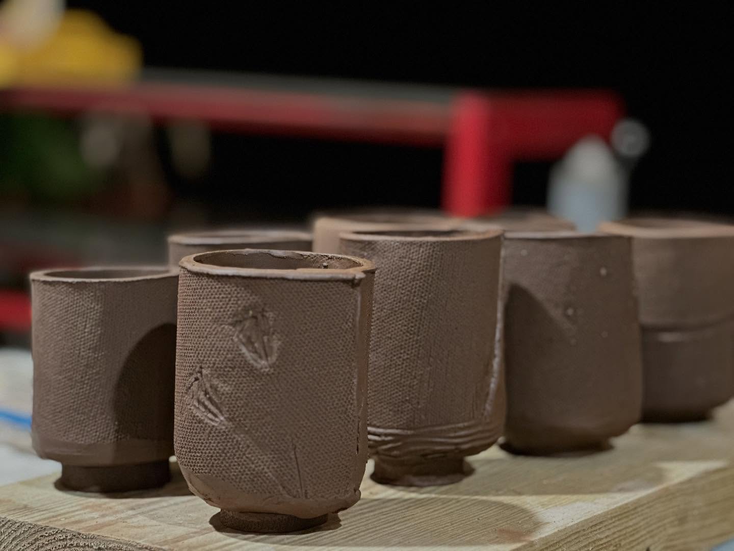 Happy things😊 #october #teaceremony #ceramics #tea #lagunaclay #asheville #happy #play #makethings #craft #fire #familytime❤️ #studiolife #clay #ashevilleartist #northcarolina #mabumblewayoflife #studioblynne