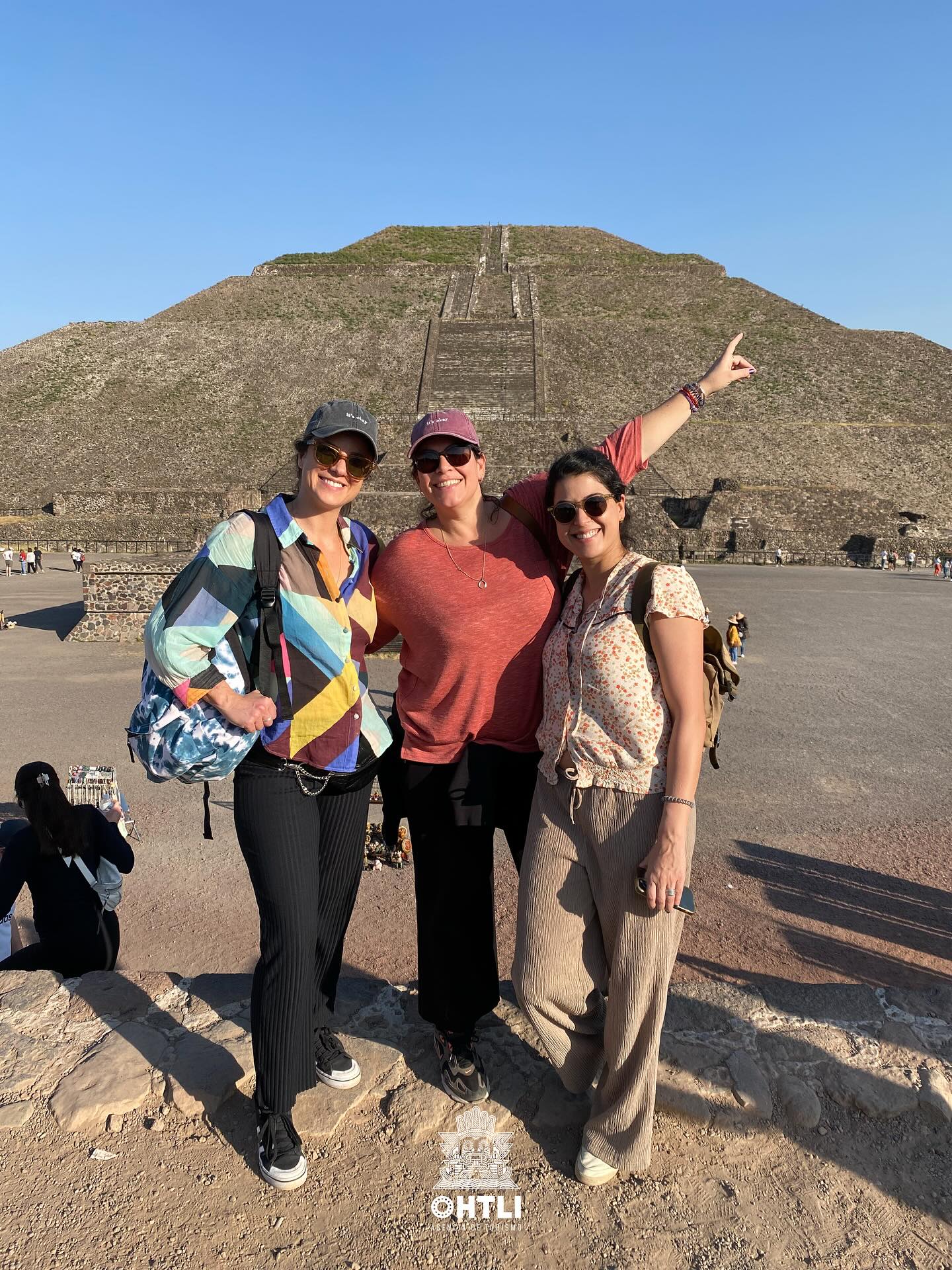 Tuvimos visita en #Teotihuacan con nuestras amigas de Portugal 🇵🇹
#guiasdeturistasmexico #guiasdeturismoenmexico #guiasdeturistasenmexico #guiasdeturistas #mexico #touristguide #fyp #fypシ #conocemexico #vivemexico #mexicolindo #visitmexico #mexicomagico #mexicomaravilloso