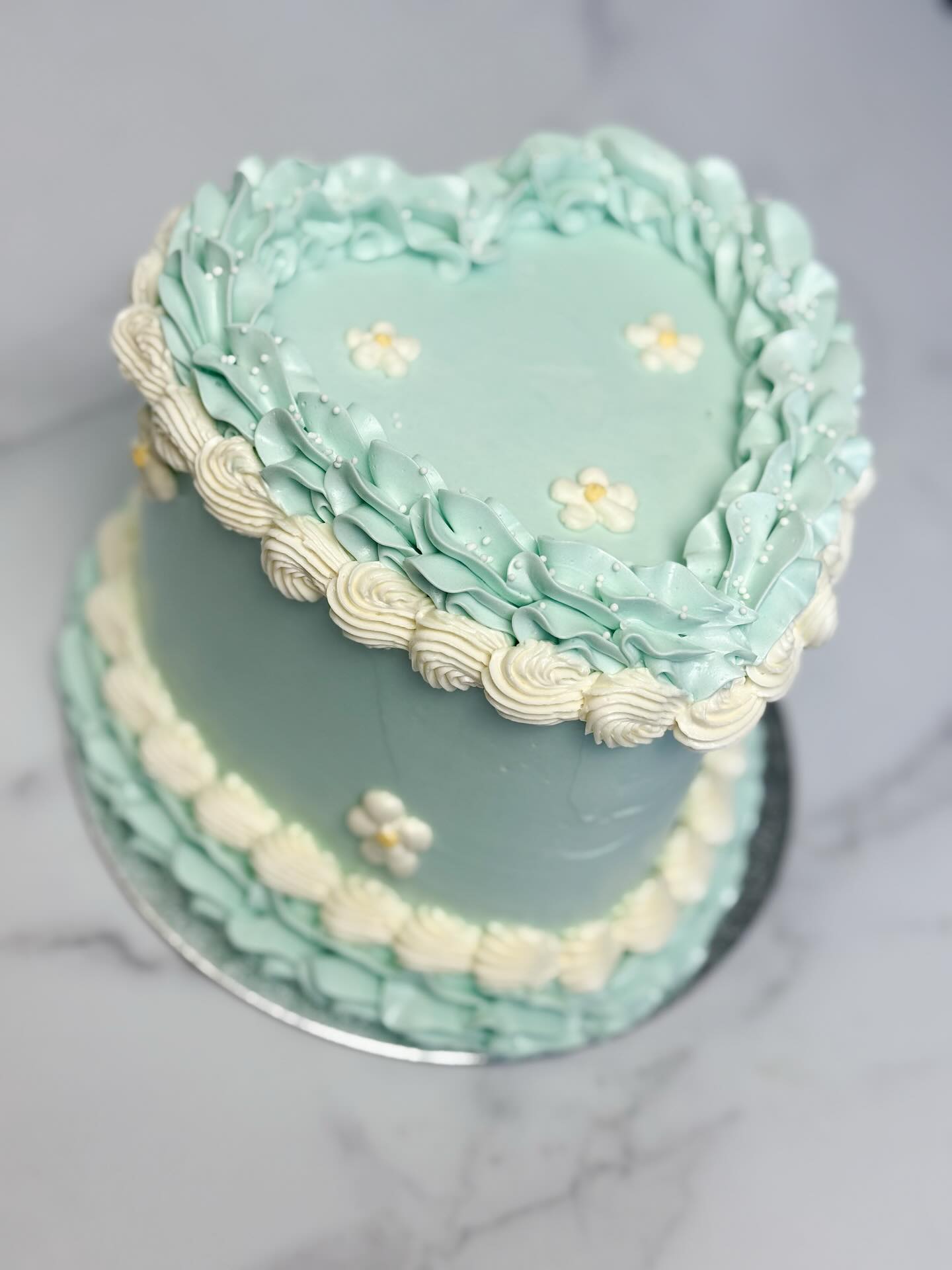 🌼🌼🌼
•
•
•
•
•
#mke #mkebride #mkewedding #mkeeats #mymke #cakesofinstagram #cakesofig #instacake #cakecakecake #glutenfree #glutenfreetreats #glutenfreecupcakes
