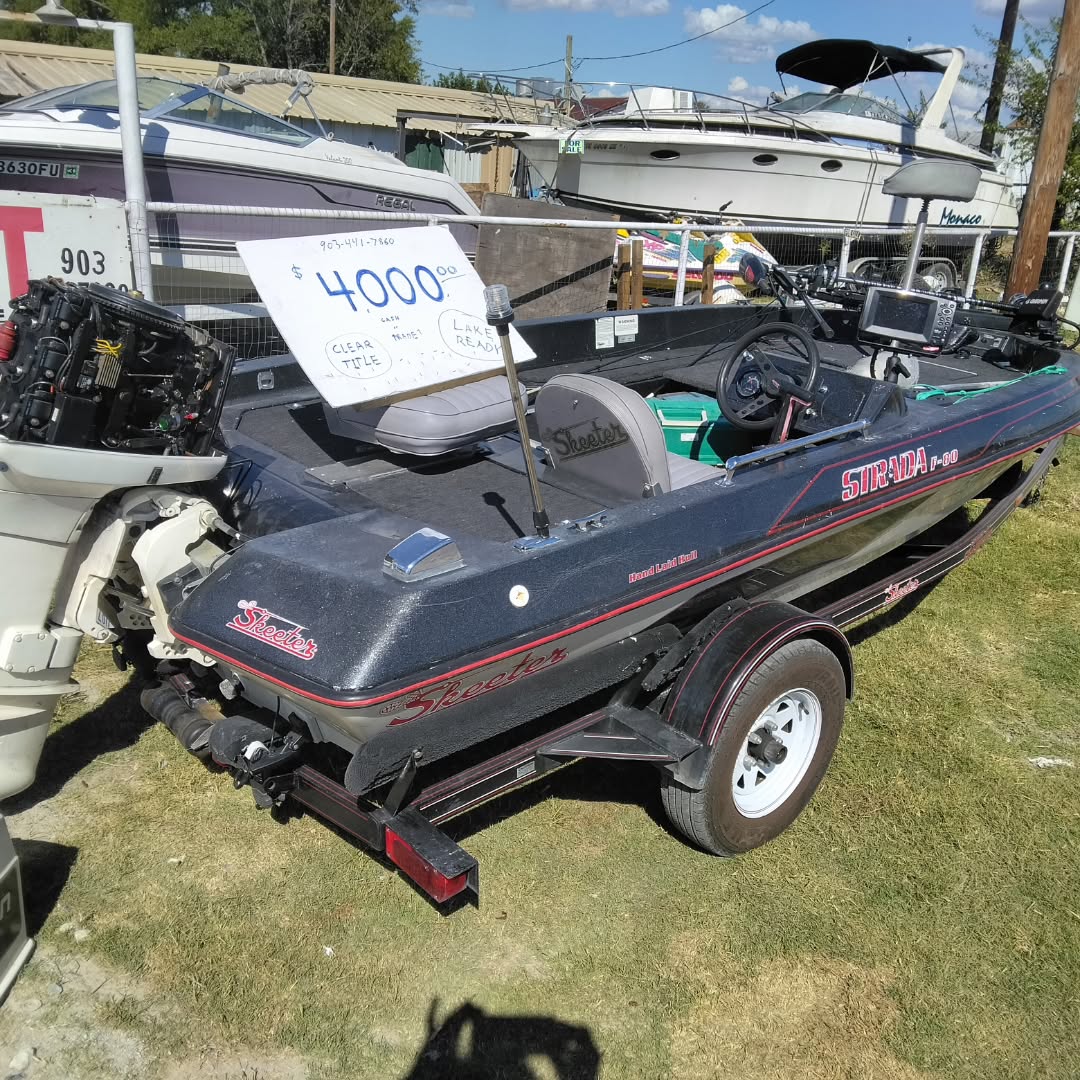 Skeeter Strada f80 excellent condition Lake ready has a great trolling motor and fish finder everything works is ready to go to the lake right now will take 4,000 cash make consider trades