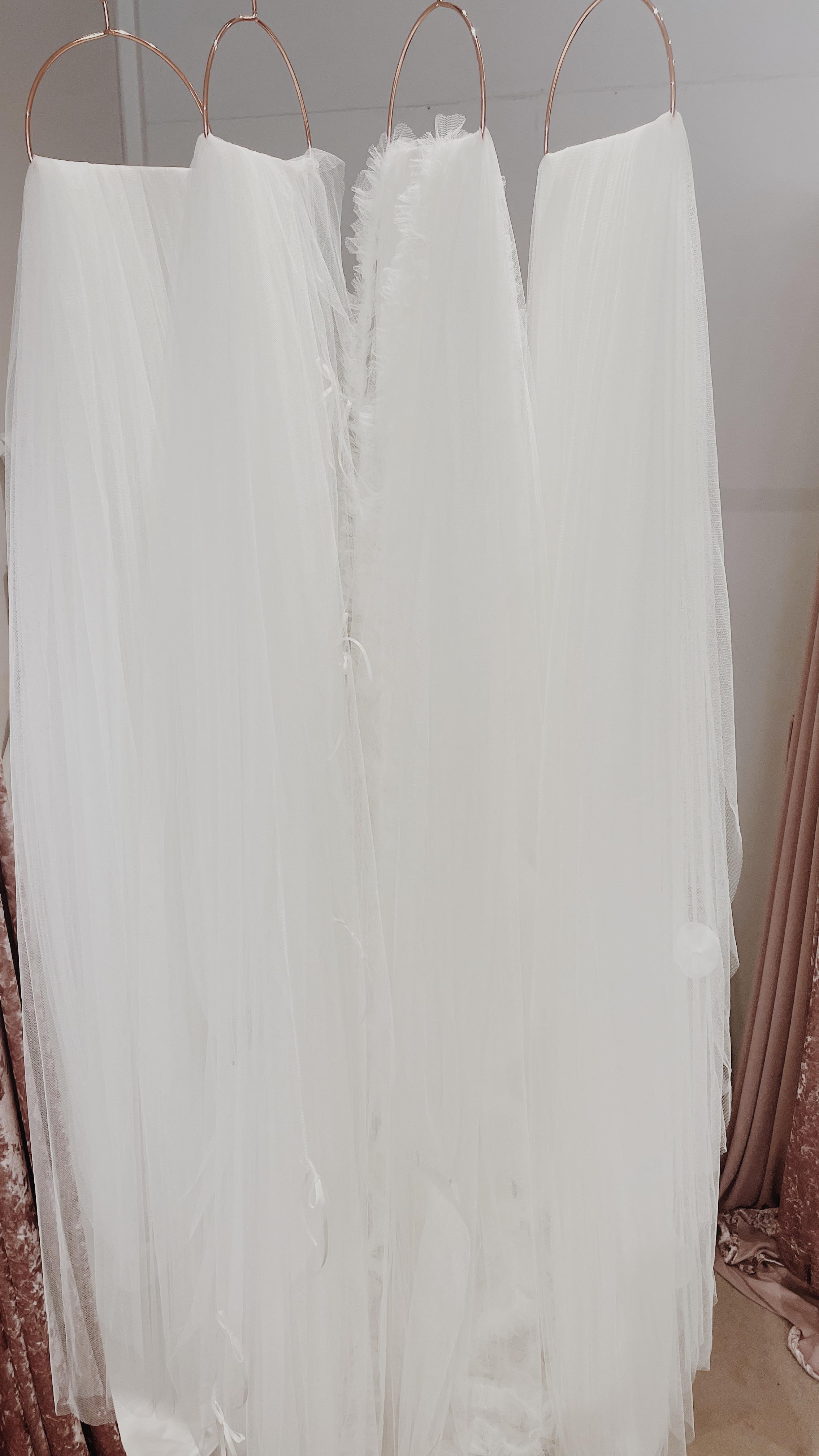 The new @daisyalicebridal veils are here and they’re soooooo soft and luxe so I had to have a little try on.
Which would you wear?
1. Nancy - ribbon edge
2. Alice - plain, raw edge
3. Flora - petals
4. Gigi - ruffle edge
Head to the link in my bio to book your accessories appointment and bring your dress in to try on these gorgeous veils.
P.s you don’t have to have bought your dress from me to come in for accessories 😘
•
•
•
•
•
#bridalaccessories #weddingdressaccessories #weddingveil #bridalveil #veil #bridebridetobe #bridal #bridalboutique #madeinwarwickshire