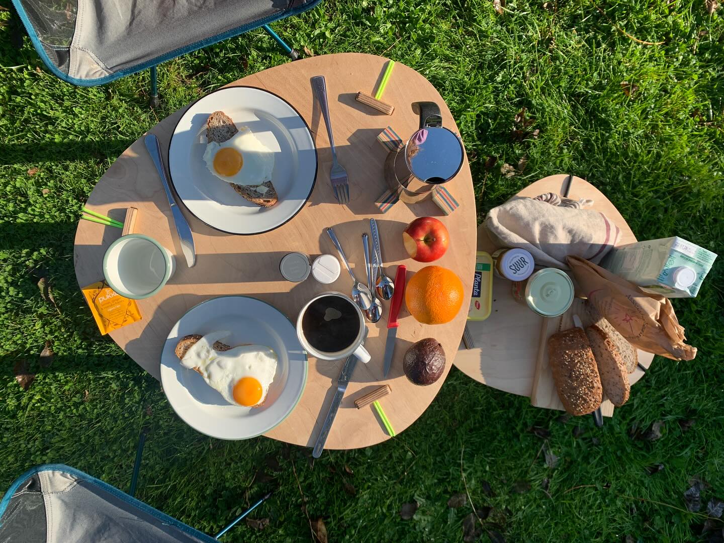 le petit déjeuner 😋
#lifeisgood #bonjour #büssliontour #vw #vanlife #spiegelei #ontour #newproducts #comingsoon #ronske