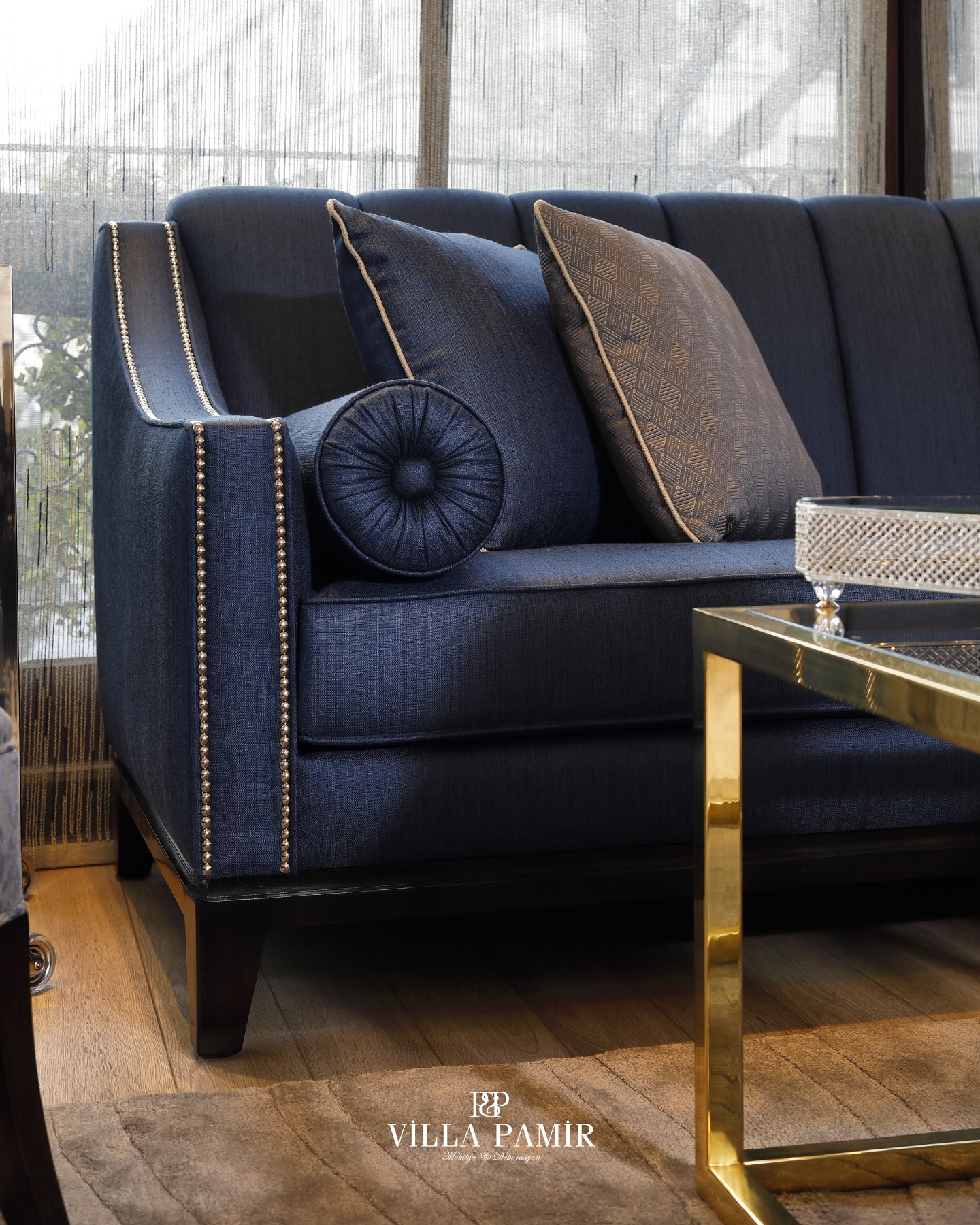 Gold Kanepe ✨
•
Villa, daire, otel, restoran ve diğer tüm projeleriniz için bizimle iletişime geçebilirsiniz…
•
#villapamir #interiordesign #mobilya #tasarım #kanepe #tasarımınaltınçağı
