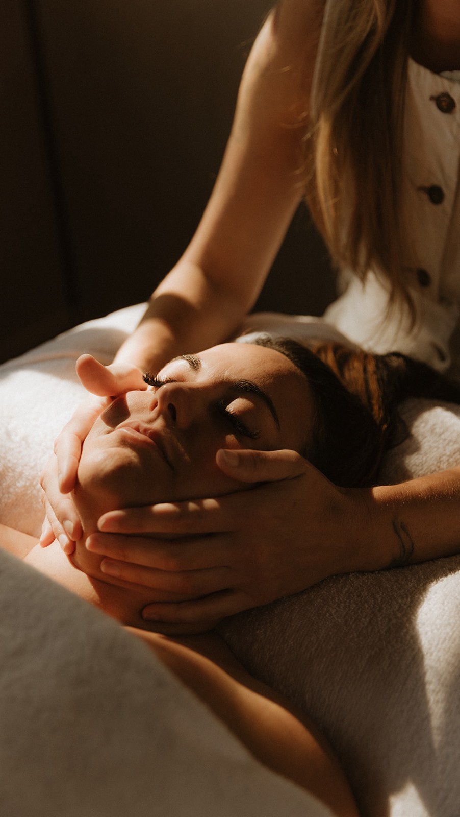 We love the candles, mugs & fluffy socksโฆ
but this year, letโs be honest โ Mum deserves more. ๐โโ๏ธโจ
Give her the gift of true me-time โ a luxurious spa facial experience featuring calming face & scalp massage and nourishing @dermatonics_skincare ๐ฟ
Because the best kind of gift is the one that helps her feel like herself again. ๐
๐ Gift Vouchers Available
Book or message us at www.agneswatermobilespamassage.com
๐ท @momentsbyybelle
#ReflectMobileSpa #AgnesWaterSpa #visitagnes1770 #MothersDayGift #SpaFacial #dermatonics #TaylorSwiftWishList #GiftOfRelaxation