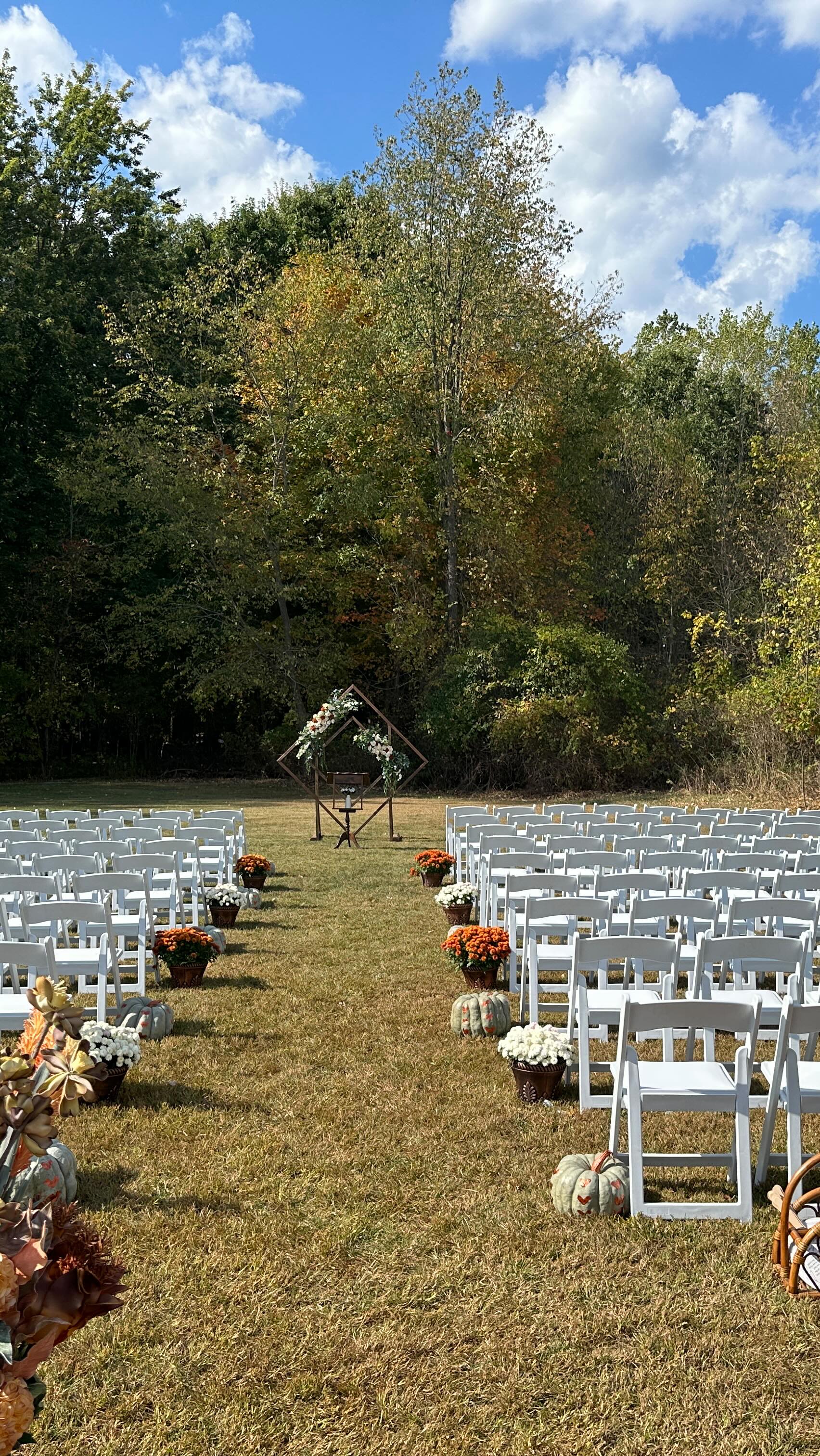 ✨An intimate backyard filled with love, laughter, and the sweetest “I Do.” Congratulations to Kate & Dave on the most beautiful fall celebration! 🤍