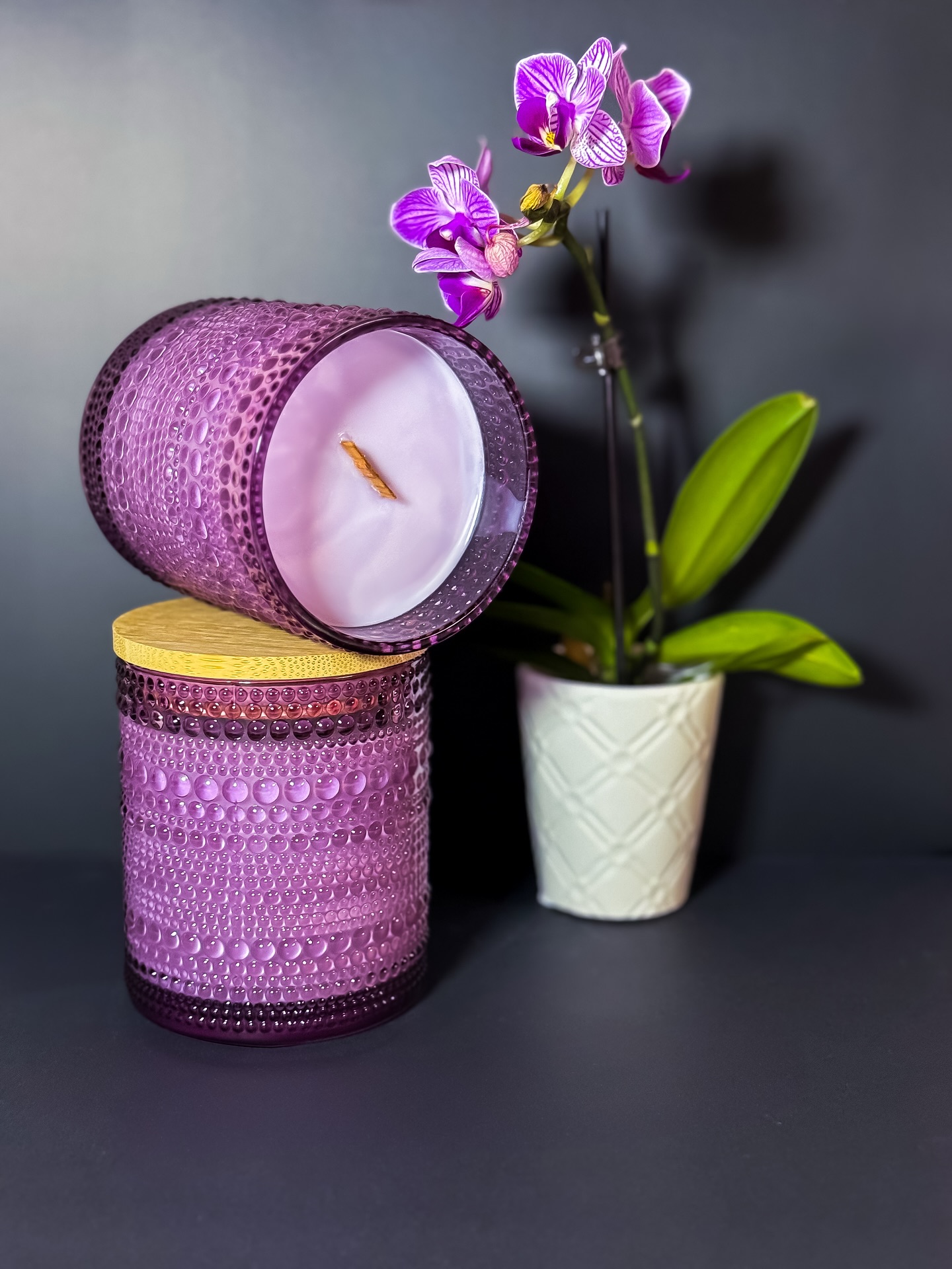 🍂 Fall is Here: Bewitched Orchid 🍂
Housed in a stunning antique jar with a delicate wooden wick, this candle casts a soft, crackling glow like a cozy fireplace. Notes of Ylang Ylang, Ginger, Black Pepper, Jasmine, Orchid, Gardenia, Amber, Patchouli & Vanilla unfold as the wax melts, shimmering with subtle glitter.
💫 Available Tomorrow – bring warmth, elegance, and a touch of mystery to your space.
#BewitchedOrchid #TheArtOfMystery #LuxuryCandles #WoodenWick #FallVibes