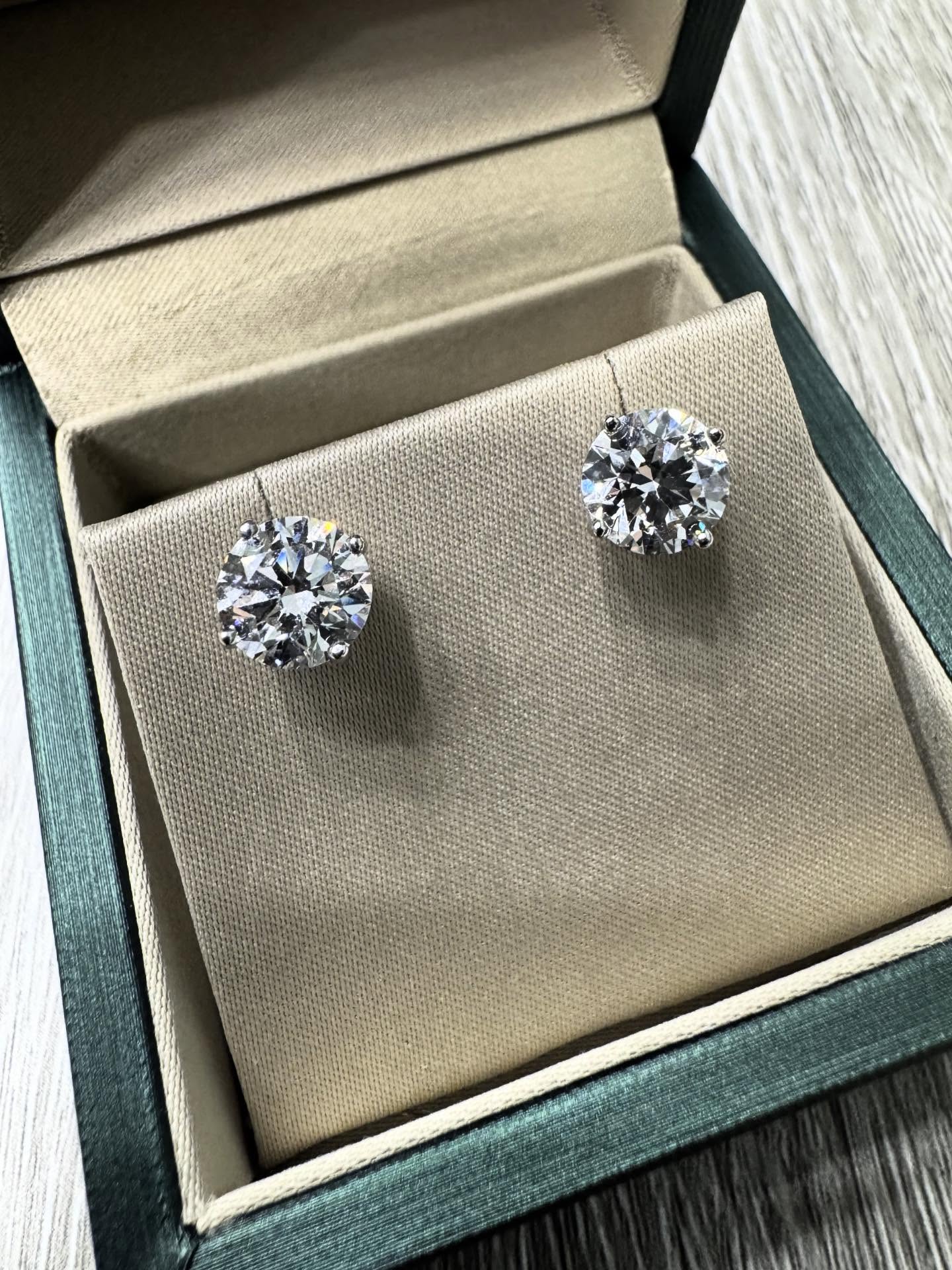 With the holidays just around the corner don’t wait until the last minute to shop! We just built these stunning 3 carat total weight CVD lab grown diamond studs for a client. One of our best seller pm us today to get a set!