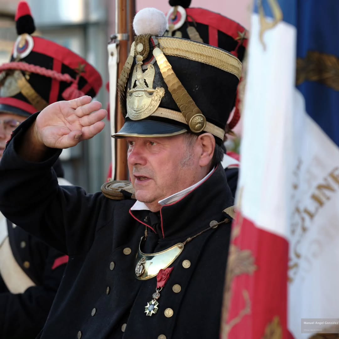 Notre président et commandant lors de notre venue à #Almeida. Nous rendrons honneur à nos amis portugais lors de notre repas de fin d'année.
#reenactment #history #premierempire #sailor
