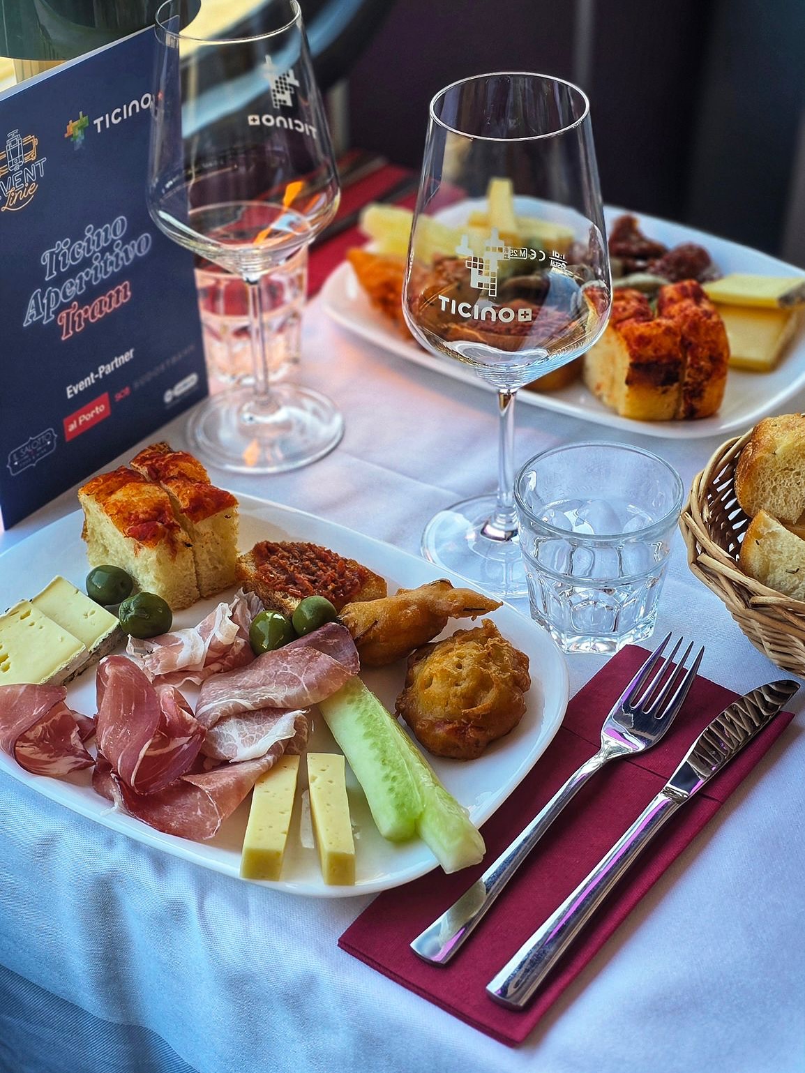 Aperitivo on the move! 🚋✨
We’re proud to cater the Ticino Aperitivo Tram together with @vbzzuerilinie and @ticinoturismo - serving up the authentic tastes of Ticino as you ride through the city of Zurich. 🧀🍷
The tram runs four times a week until the end of October, so don’t miss your chance to hop on and enjoy this unique experience!
🎟️ Tickets available via the link in our bio
👉 eventlinie.vbz.ch/en/event/ticino-aperitivo-tram
#IlSalottoCatering #TicinoAperitivoTram #VBZ #TicinoTurismo #AperitivoTime #TasteOfTicino #CateringWithStyle
