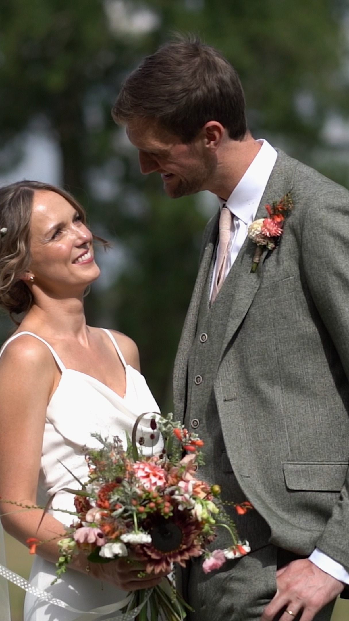 Heartfelt vows, moving speeches and just a whole lot of love for Sophie and Andrew @theashesbarns on a glorious day in August! 🥰
#weddingtrailer #weddingfilm #weddingvideographer #manchesterweddingvideographer #cheshireweddingvideographer