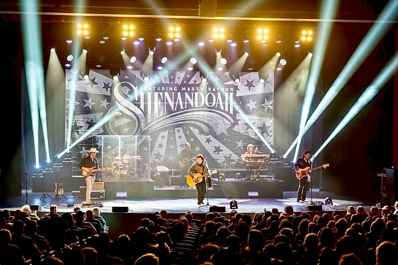 Thank you Oxford, Alabama! A SOLD OUT night at the @oxfordpac. What an unforgettable evening with y’all!