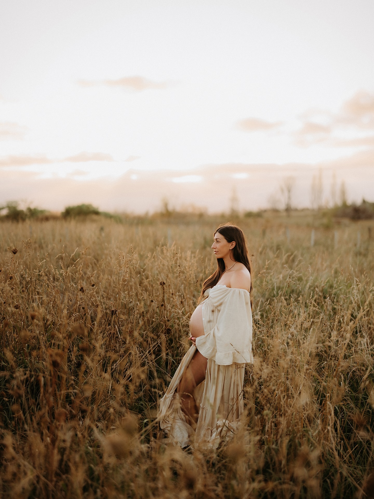 So many mums tell me they wish they’d captured this chapter - the quiet moments before everything changes. It’s such a fleeting season, but one you’ll never forget. One day, you’ll look back and be so glad you paused to remember it like this ✨