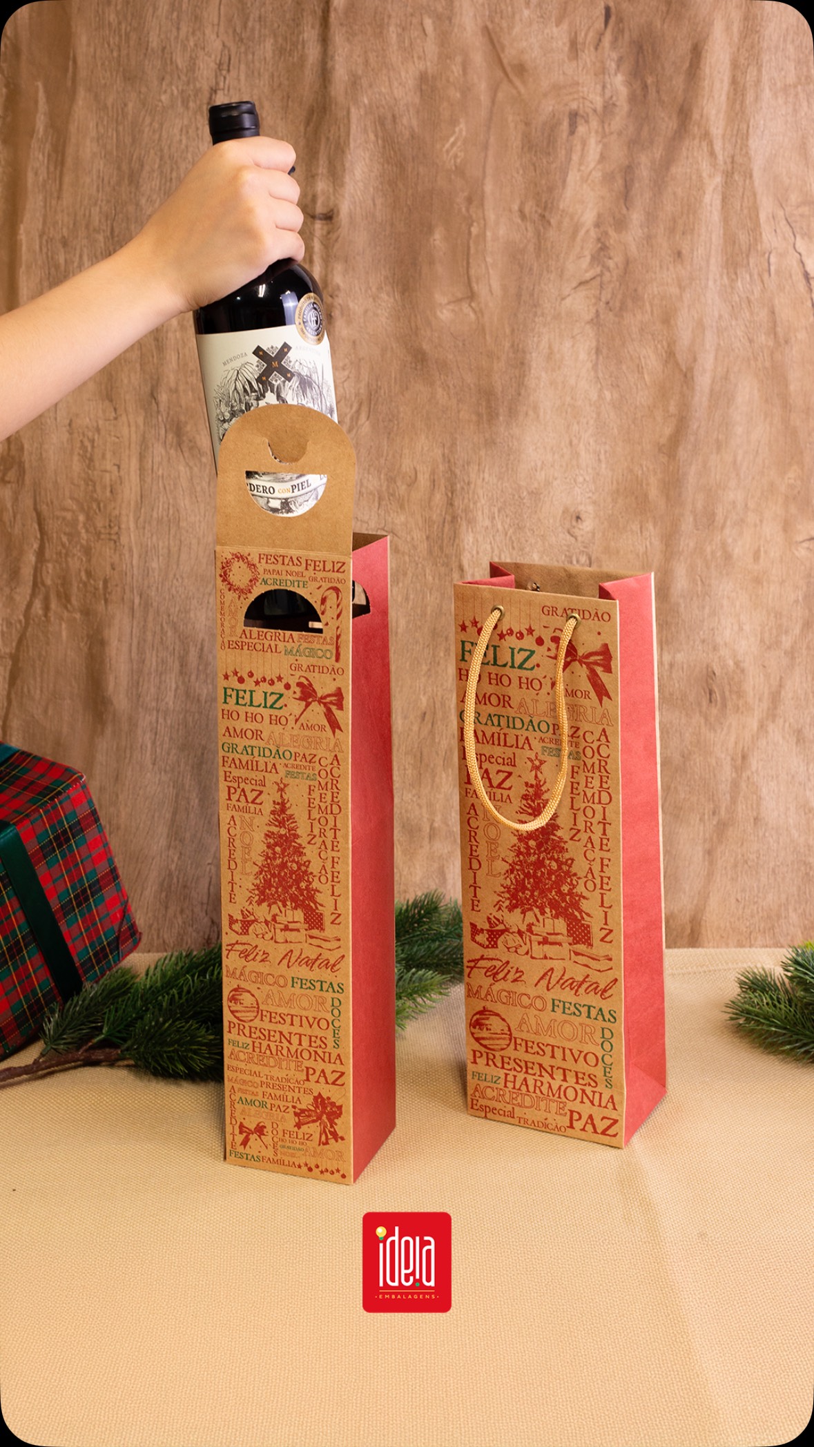 Uma sacola para bebidas pode transformar o seu presente! 🤩 
Afinal, uma bebida sofisticada pede uma embalagem a altura! 🍷
As sacolas para bebidas da Ideia entregam tudo que você precisa para agregar valor ao seu produto! 
Comente “link” aqui para entramos em contato com você ! 😃
#Ideiaembalagens #Natalcomideia #natalessencia