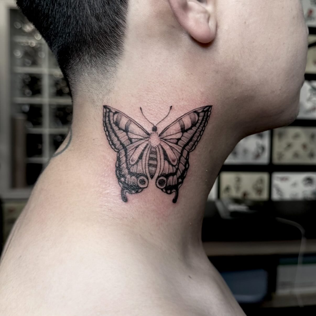 Thanks for the trust, Ares!
#butterflytattoo #necktattoo #finelinetattoo #torontotattooartist #blackandgreytattoo #tattoowork #tattoodesign #tattooart #sombragrays