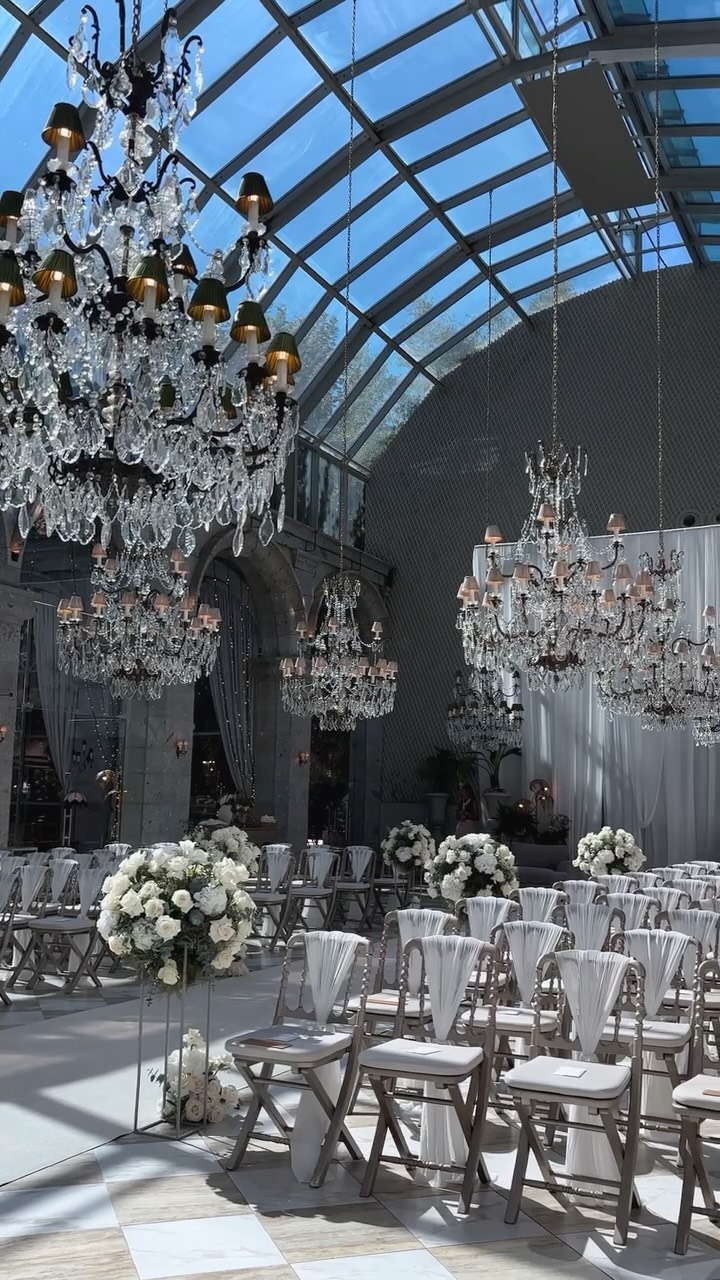 HELEN & DANIEL
28.09.25
🤍
Part one highlights of their spectacular day 🕊️
The bridal prep started at the stunning @solardevilamea with both the bridesmaids and groomsmen bringing the best energy💫
The bridesmaids looking beautiful in their lemon robes and Helen the bride looking so gorgeous from early morning. Not forgetting the groom and groomsmen looking so sharp in black tie. Together they made the perfect bridal party!
Moving to the incredible @solardalevada_lagodoscisnes , this venue is honestly breathtaking! The ceremony space is out of this world and the day just kept getting better ✨
Planned by the amazing @veil_veu ❤️
Venue - @solardalevada_lagodoscisnes
Photography - @moisessoaresw_photographer
Dresses - @evalendel @madewithlovebridal
Suits - @whitfieldandward
Bride Makeup - @kiimmiki
Bride Hair - @beckibeavanhair
Content creator - @forevermorecontent
Bridesmaids makeup - @bloomsalonuk
Florist - @vilaverdeemflor
Car - @amaresclassicos