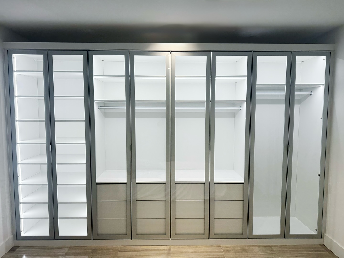 ✨ Closet design details worth knowing in this 📸:
👁️🗨️ Starphire glass: ultra clear with no green tint. It keeps everything bright, crisp, and true to color
🛠️ Drawers behind doors: soft close + push to open = a clean, handle-free finish
📏 Custom drilling: when cabinets are deeper, you’ll see multiple sets of shelf holes if left adjustable. But if you add horizontal lighting above hanging rods, those shelves become fixed since the wiring runs through. Custom drilling keeps the design clean + intentional
🪞 Metal doors: these are from @elementdesignsinc and come in tons of finishes + inserts to match your vibe.
Every detail in a custom closet is both form & function
#CustomClosetDesign #ClosetEnvy #ClosetGoals #ClosetInspo #LuxuryCloset #ClosetLighting #ClosetDetails #ClosetDesigner #ElementDesigns #YourFriendTheClosetDesigner