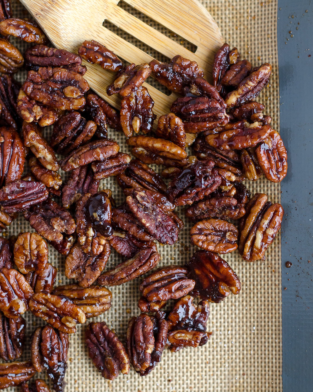 Sweeten your day with these Easy Candied Pecans! Perfect for snacking or topping off your favorite desserts. 🍬✨ Link in Bio