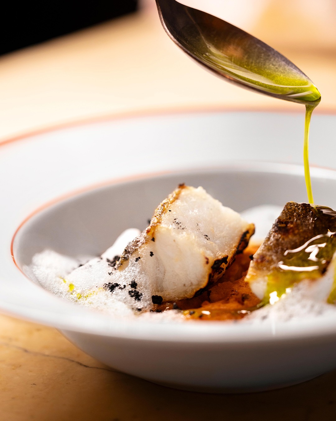 O sabor do mar, servido no ponto. Na sua próxima visita, renda-se ao nosso Bacalhau assado e deixe cada garfada falar por si.
--
The taste of the sea, served to perfection. On your next visit, indulge in our Roasted Cod and let each bite speak for itself.