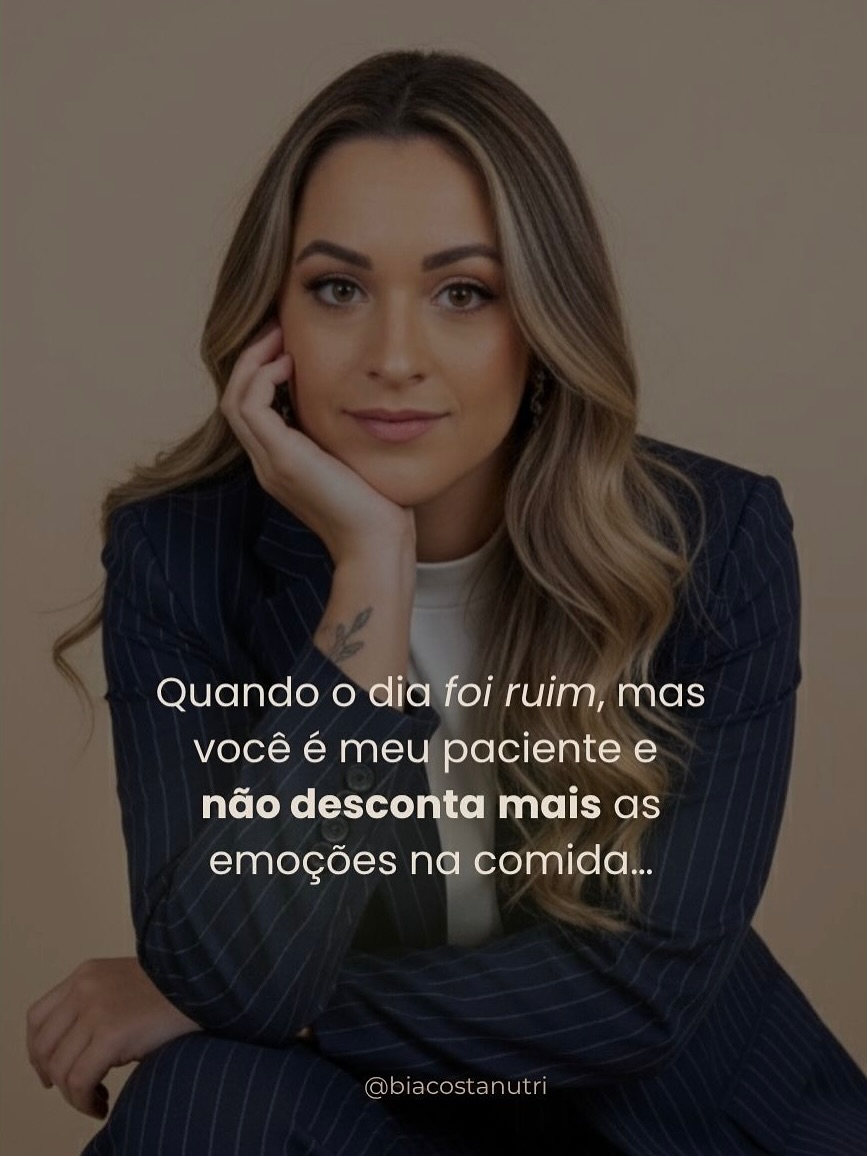Descontar as emoções na comida é comum, mas não é normal torná-la sua única válvula de escape.
Mas calma, está tudo bem, você não está sozinho(a) nessa.
Com as estratégias certas nós conseguimos trabalhar em cima de várias raizes que influenciam nesse comportamento tá bom?
Tem jeito! Não é falta de autocontrole, é falta de consciência na reprodução do hábito. 🌟
E eu te ajudo a chegar lá, assim como já ajudei dezenas de pacientes! 🙏🏻🌿
Comenta “menos culpa” que eu vou entrar em contato para conversar com você mais um pouco.