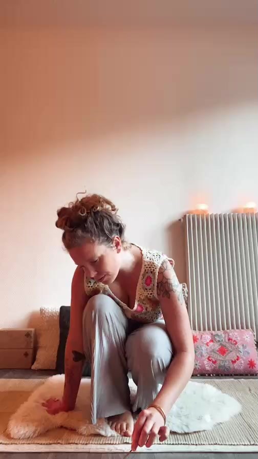 • YIN •
Une pratique pour ralentir, respirer, accueillir la lenteur et l’immobilité.
Dans un monde qui va vite, qui est exigeant, challengeant, où le Yang est valorisé, offrons-nous cette pause bien méritée.
🙏🏼