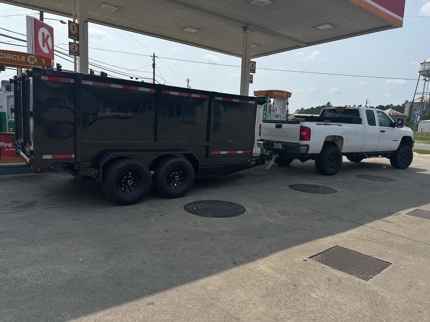 Picked up the dump trailer from GA 🍑 luckily I made it all the way home just to run over a sheet metal screw in the driveway and immediately need a new tire in a brand new trailer 🙃 #MillerLuck #Probablymyfault