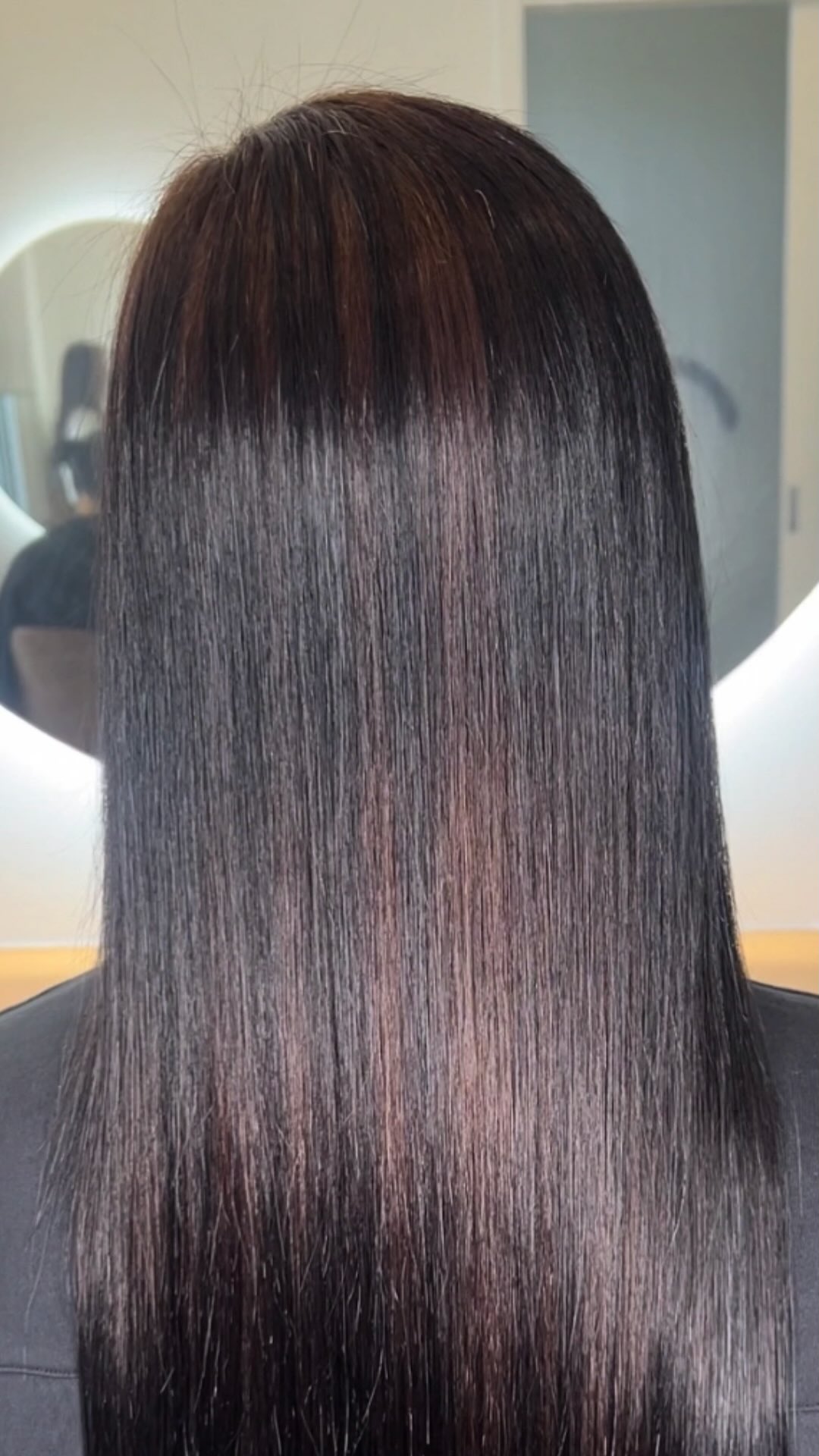 Sleek hair that lasts! ✨
At SASH, you leave the salon with smooth, manageable hair and the best part? Our treatment grows out with your hair instead of fighting against it. It lasts 6+ months, so you only need a touch-up once your roots start to grow out.
Less maintenance, more effortless style! 🔗