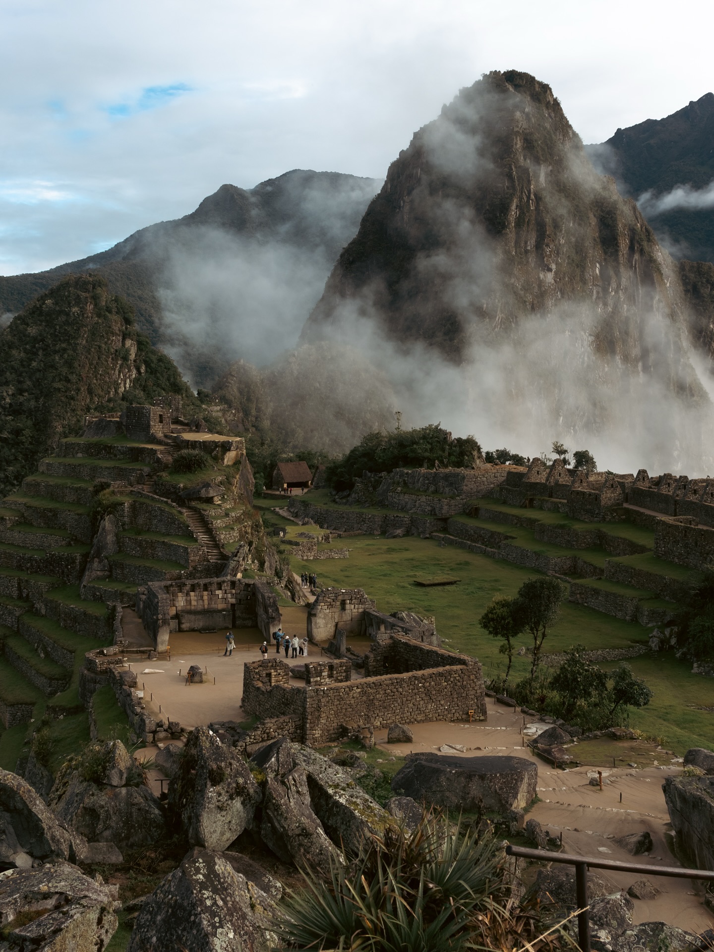 A few more shots from Machu Picchu 🥹
When we arrived in Aguas Calientes, it was *pouring*, just like everywhere else on our trip in Peru 😅 but as we made our way to Machu Picchu, a miracle happened: not only did it not rain, we even got a touch of sunshine!
As we left the site, it started raining again. I like to think all the rain we endured elsewhere was karma’s way of giving us a perfect moment at Machu Picchu. ♥️
#machupicchu #peru #rainyseason #miracle #ifitrainsyougetwet