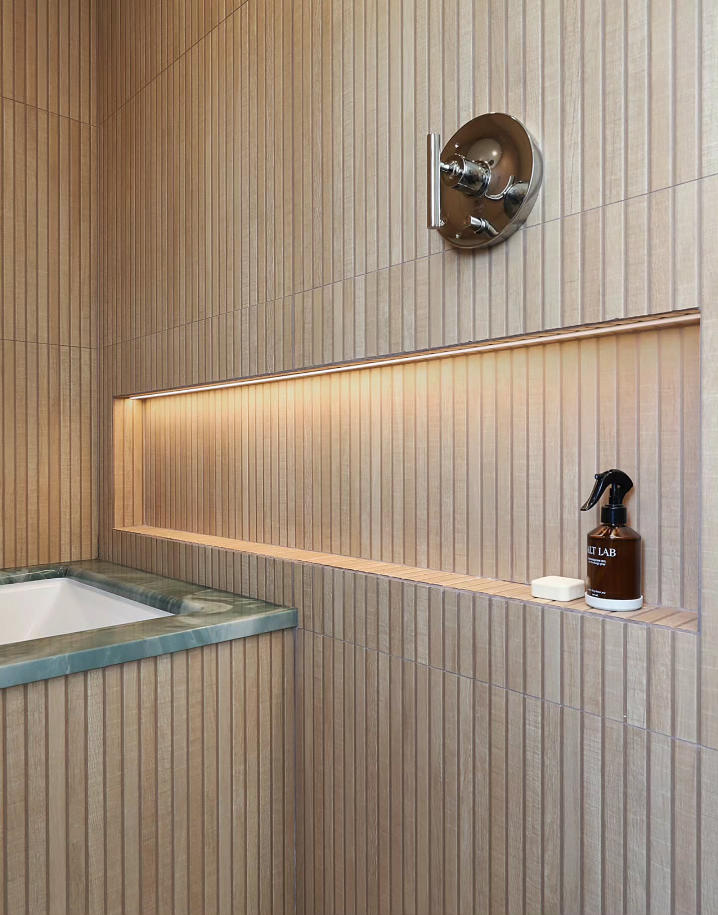 An oversized niche done right. Mitered corners, wood-look tile, integrated mood lighting, and plenty of space. Itās the kind of detail that takes a bathroom from simple to stunning.
š·@dannycooney
#interiordesign #InteriorDesignWestchester #DesignBuild #CustomDesign #customhomes #HomeRenovation #luxuryinteriordesign #LuxuryInteriors #LuxuryBathroom #bathroomdesign #BathroomInspo #bathroomgoals