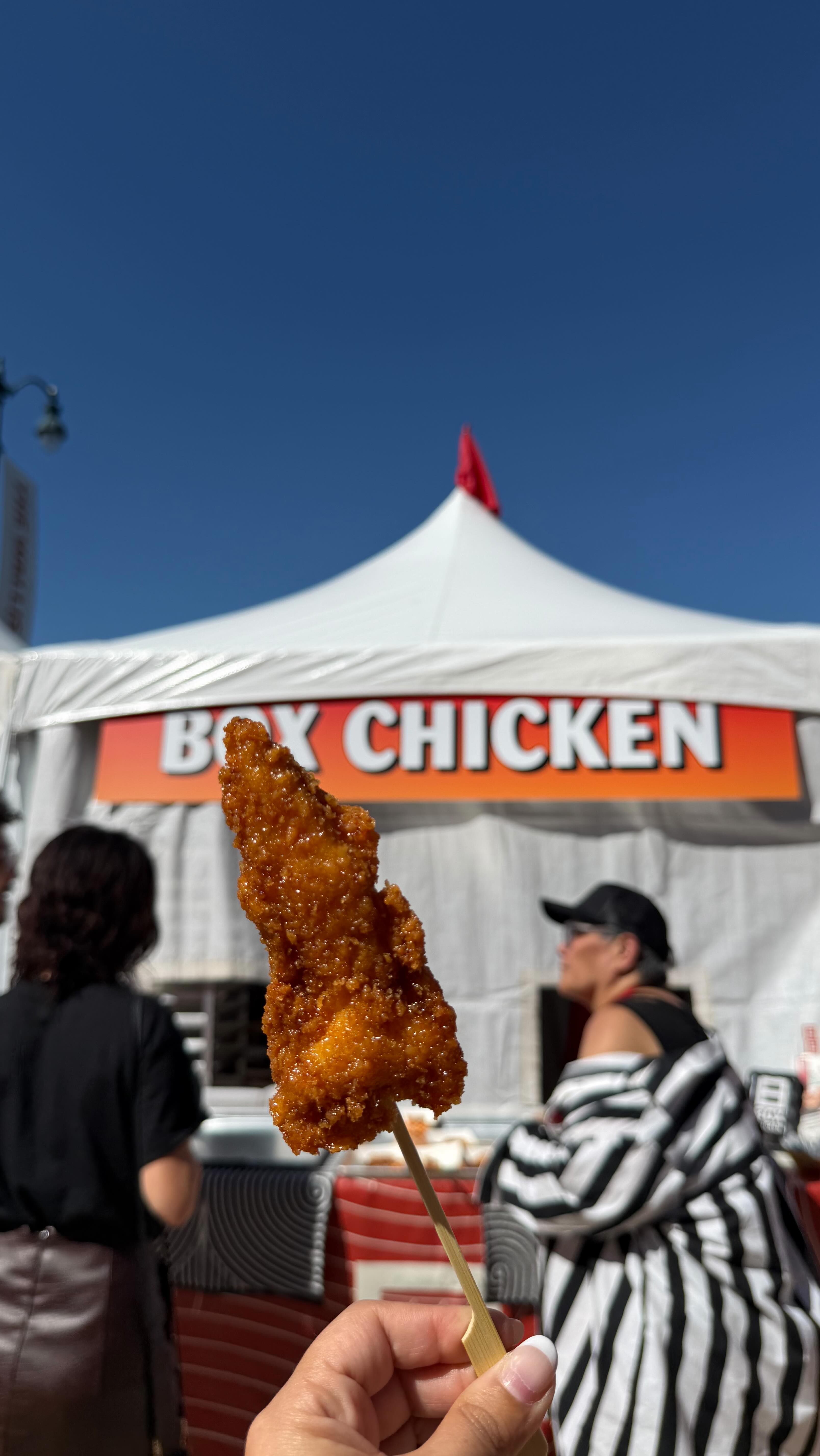 @tenderfest x @eatboxchicken !!!
What an incredible time at our first Tender Fest! 🍗✨
We were thrilled to join the best in the biz… @raisingcanes @lecoupe_friedchicken @popeyes @delilah @chimmelier , A huge thank you to everyone who came out and voted for us, because we won the People’s Choice Award! 🏆🎊
We also had a blast connecting with creators like @how.kev.eats and @jacksdiningroom!!
Let’s do it again next year? 👀