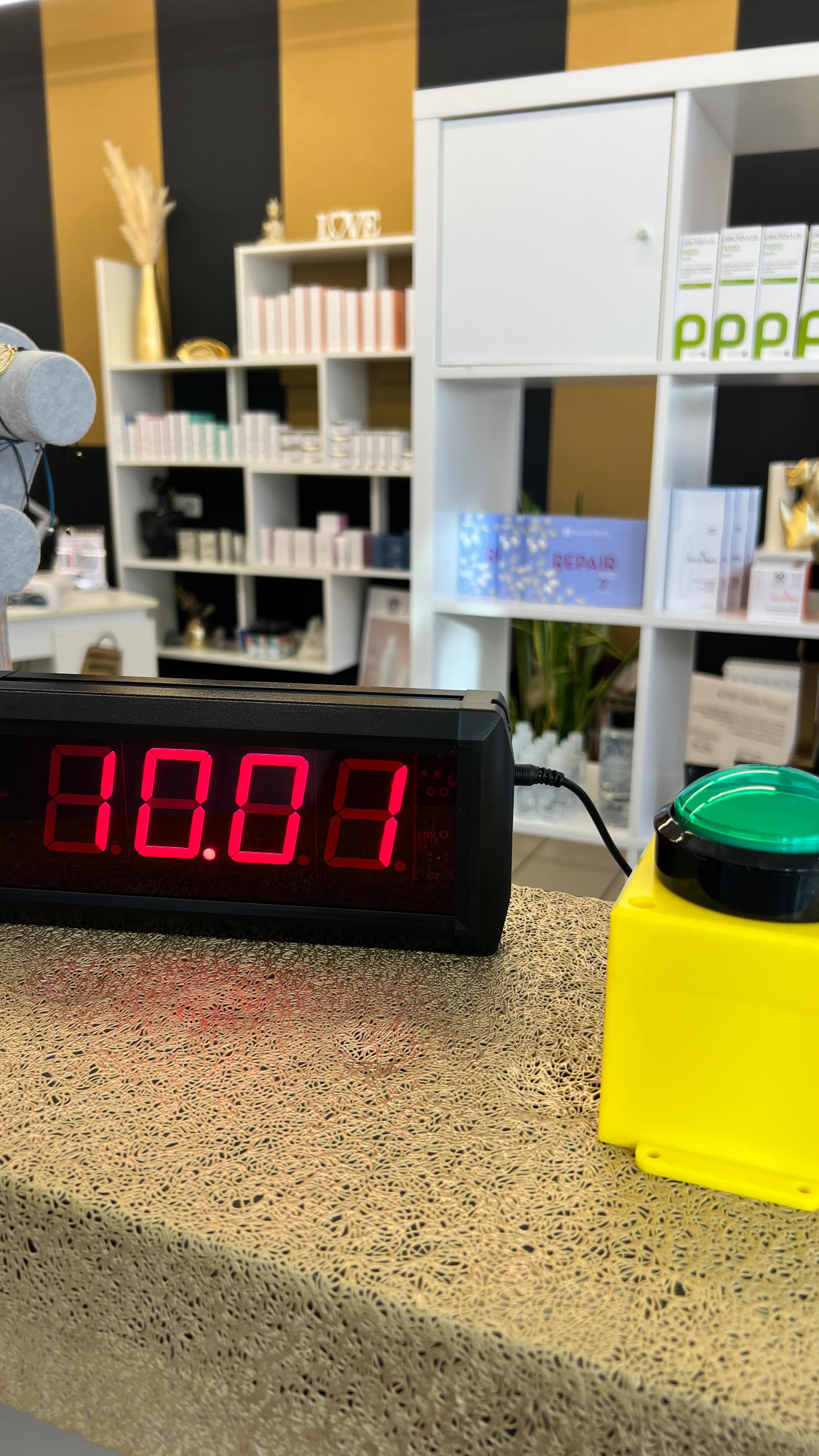 Drück den Buzzer – triff die 10 Sekunden und gewinne deine Behandlung GRATIS! 🤩”
💥 Buzzer-Aktion bei Beautyup! 💥
Nur im Oktober heißt es bei uns in Fohnsdorf, Hauptstraße 12:
👉 Buzzern, stoppen, gewinnen!
Jede*r darf einmal buzzern – und wenn du genau 10 Sekunden triffst, bekommst du deine Behandlung KOSTENLOS! 🖤
Ob Gesichtsbehandlung, Nageldesign oder Fußpflege – dein Glück entscheidet! 🍀
📅 Aktion gültig bis 31. Oktober
📍 Beautyup | Hauptstraße 12 | 8753 Fohnsdorf
💻 Termine bequem online buchen unter www.beautyup.at
Mach mit, hab Spaß & vielleicht gehörst du zu den Glücklichen, die GRATIS strahlen dürfen! ✨
#beautyup #fohnsdorf #buzzerspiel #beautystudio #kosmetikösterreich #beautyliebe #glücksgefühl #hautpflege #maniküre #fußpflege #aktion #oktoberaktion #beautytime #selfcare #kostenlosebehandlung