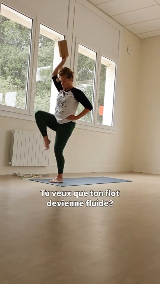 La fluidité? Ce n'est pas juste enchaîner les postures. Le Flow, c’est ressentir chaque mouvement, les construire de l’intérieur. Chaque transition lente t’oblige à engager, stabiliser et respirer.
✅️En bougeant lentement, tu ne fais pas" moins" - tu fais mieux : tu renforces en profondeur, tu affines ta proprioception, tu deviens ton propre repère
Commence aujourd'hui par choisie un mouvement et ressens le en profondeur plutôt que de le performer.
#yogalife #feeling #yogavendee #yogafrance🇫🇷 #yogaflow #yogadébutant #conscience #renforcementmusculaire