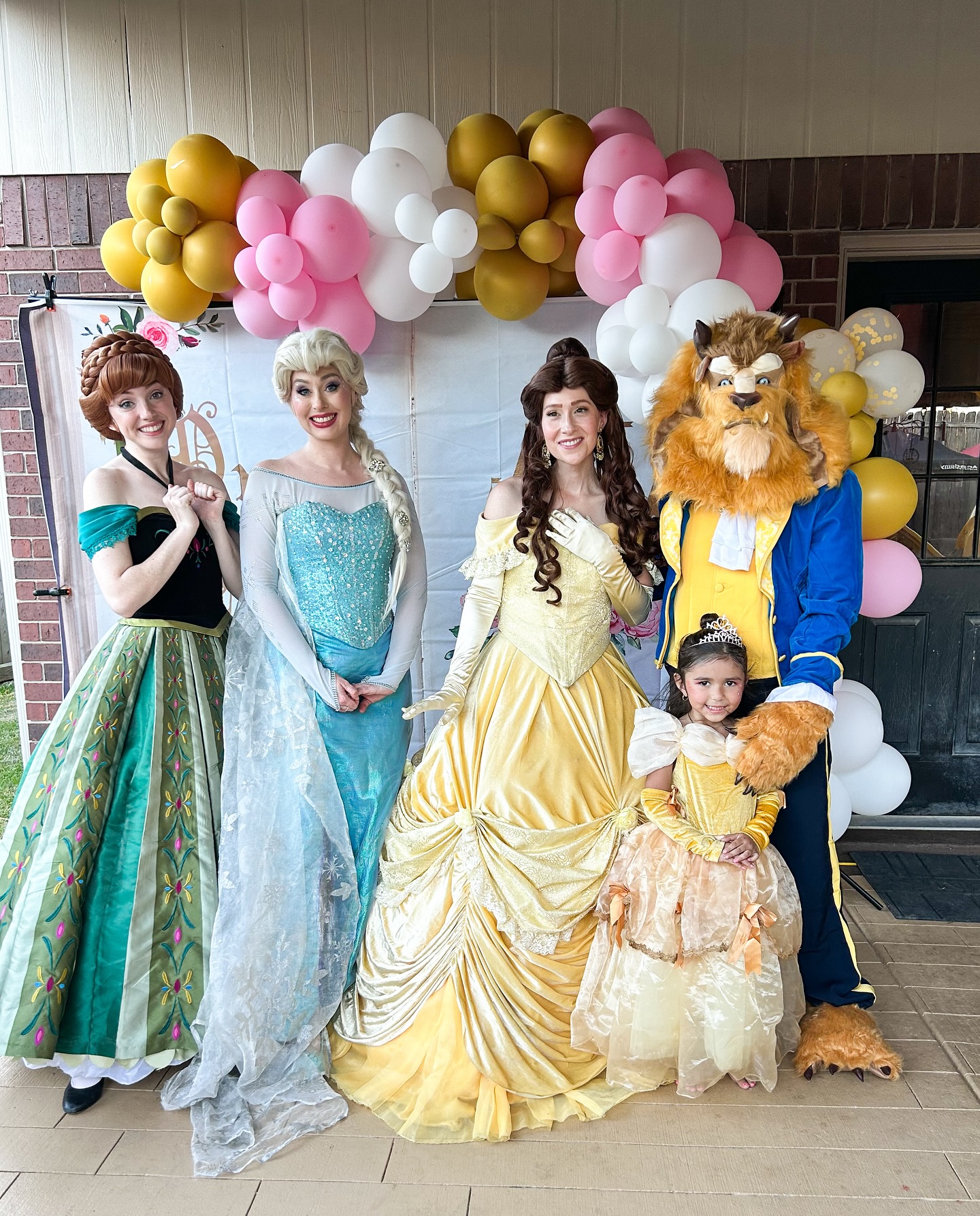 A Tale as old as Time…but add some ice & snow 🥀❄️🤍✨
.
.
.
#fairestofallparties #princessparty #princessbelle #elsaandanna #snowsisters #beautyandthebeastparty #houstonprincessparty #houstonpartyplanner #houstonkidsparty #houstonmoms #katymomsnetwork #kingwoodmoms #westuniversitymoms #kingwoodtx #thewoodlandstx #cypresstx #riveroakshouston #montrosehouston