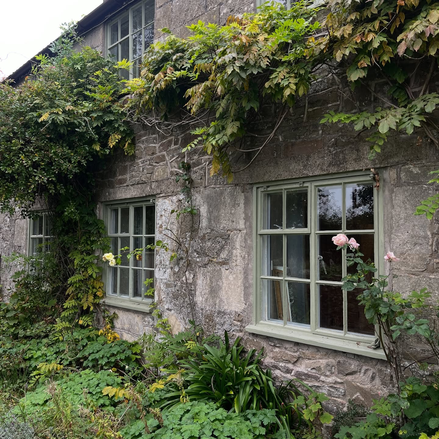 We’ve had a busy week previewing some absolutely cracking properties for existing clients and onboarding new ones too. We’re so pleased to offer calm advice and carefully considered shortlisted properties to help our clients make the step into the next phase of their lives.
#familyrelocations #downsizers #countryretreats #cityapartments #roomtobreathe #uniquehomes #lifestylechange #propertyfinder #buyingagent #professionaladvice