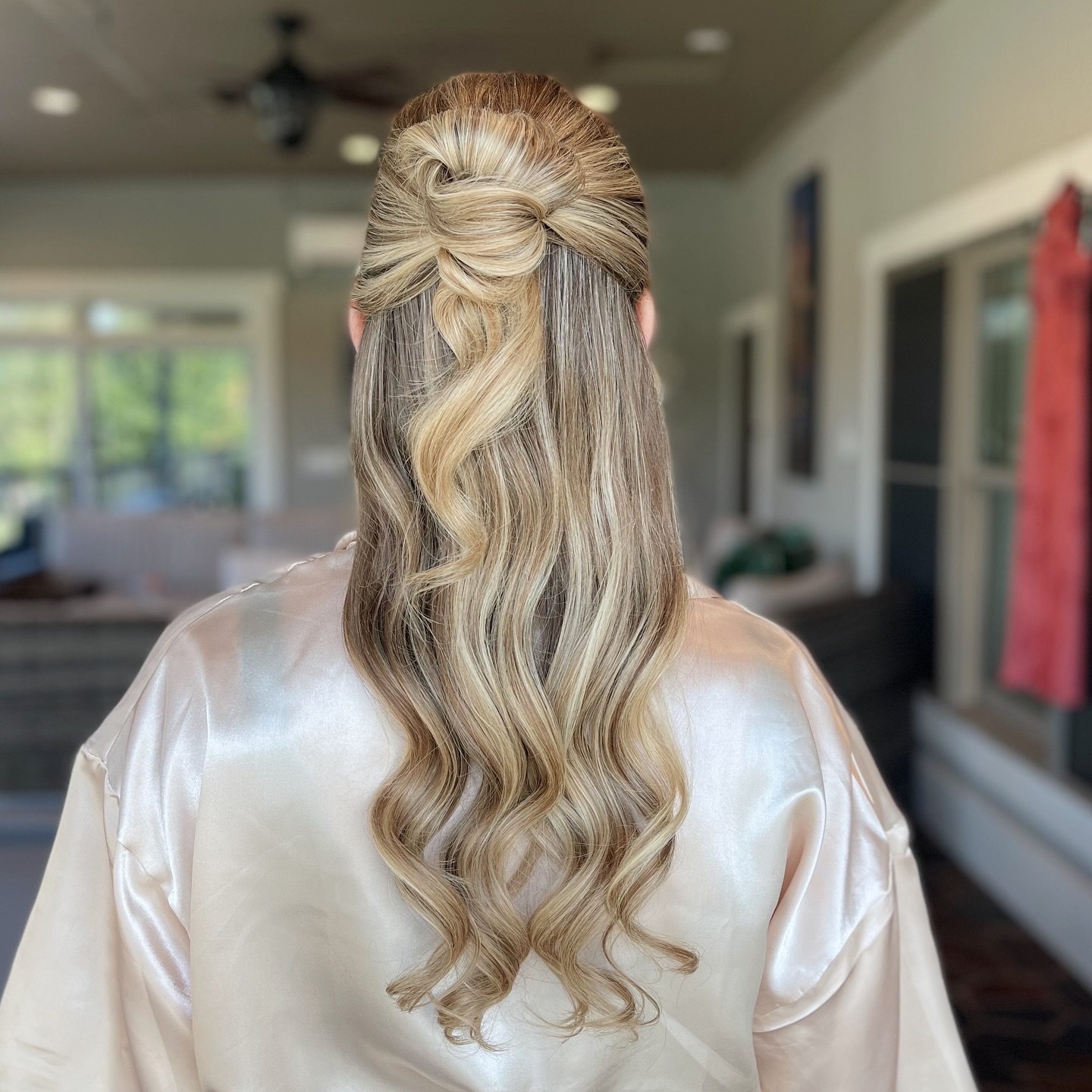 Loving this high half up half down created by Madison! Often we get asked if you should have extensions the answer is usually always yes! Clip ins are great to create temporary volume (even if you don’t want length) with half up half downs you take nearly half your hair to create that “half up” style!