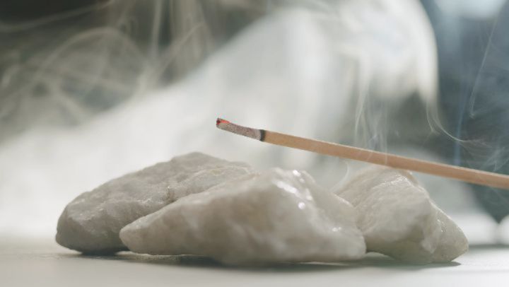 ✨ Darshan 7 Chakras – Enerji Dengeleme ve Uyum Tütsüsü ✨
Darshan’ın 7 Chakras tütsüsü, bedendeki yedi ana enerji merkezini (çakraları) dengelemek ve uyum içinde çalışmasını desteklemek amacıyla özenle hazırlanmıştır. Her bir çakranın ihtiyacına hitap eden geleneksel esansların birleşiminden oluşan bu özel karışım; çiçeksi, odunsu ve reçineli notaların mistik uyumunu taşır.
Ruhsal dengeyi güçlendirmek, iç huzuru artırmak ve yaşam alanınıza uyumlu bir enerji getirmek için ideal bir tercihtir. 🌿🕉️
#Darshan #7Chakras #ÇakraDengesi #EnerjiDengeleme #RuhsalDenge #Tütsü #Meditasyon #PozitifEnerji #İçHuzur #EnerjiUyumu #SpiritüelYaşam #Aromaterapi #DoğalTütsü #Mindfulness #zihinbedenruh