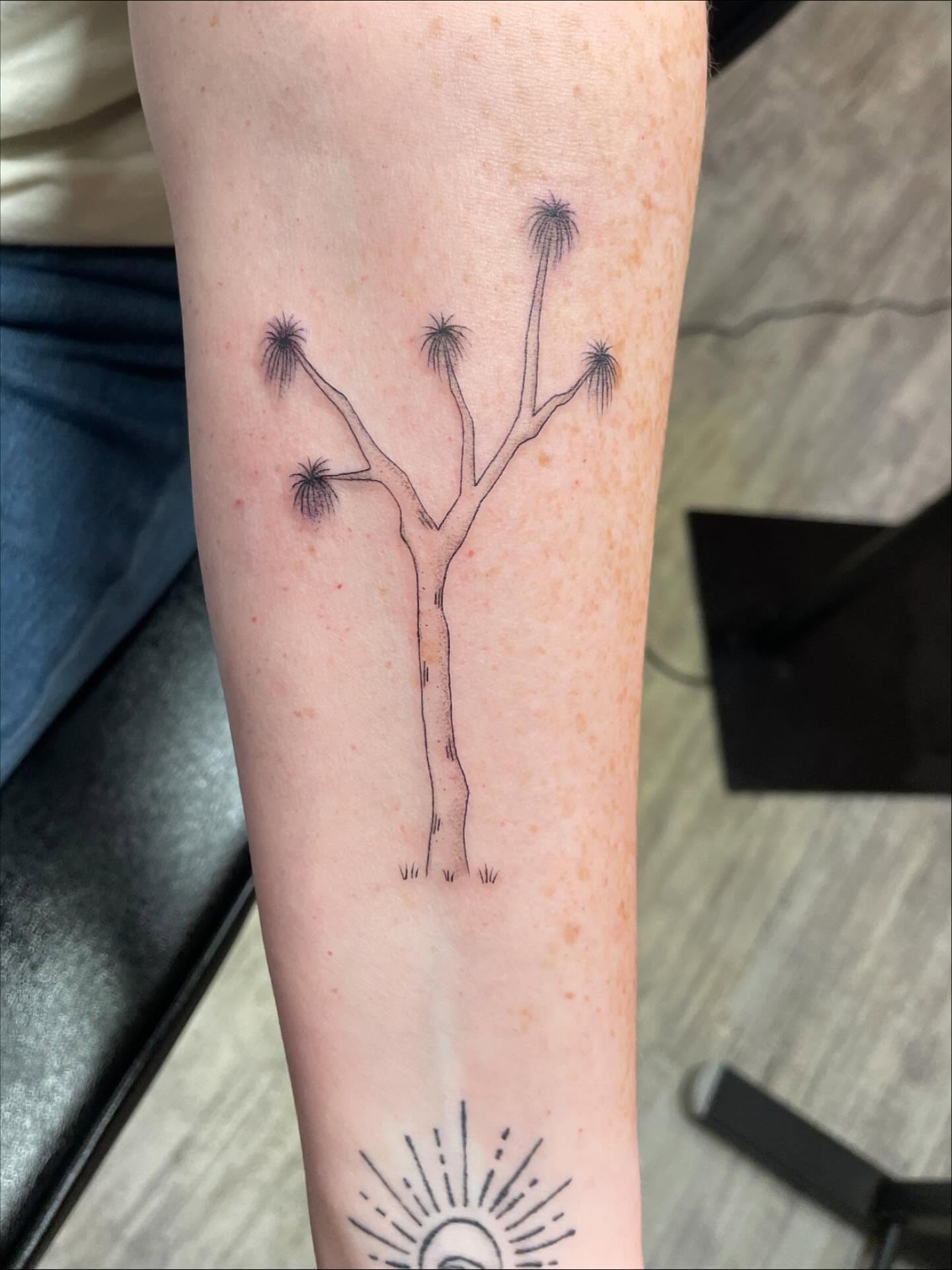 Love these matching Joshua tree tattoos for these three besties 🤍🤍🤍
#ottawa #tattoo #ottawatattoo #fineline #finelineottawa