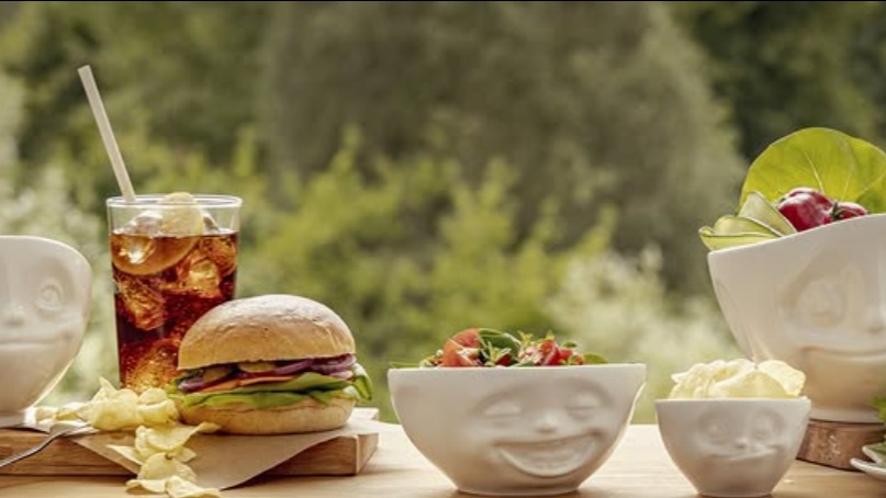 Add personality to your table with these playful porcelain bowls featuring expressive faces. Perfect for cereal, soups, snacks, and more, they combine whimsical design with premium German craftsmanship. Microwave and dishwasher safe, sustainably made, and beautifully gift-boxed these bowls are more than tableware, they are a conversation starter.