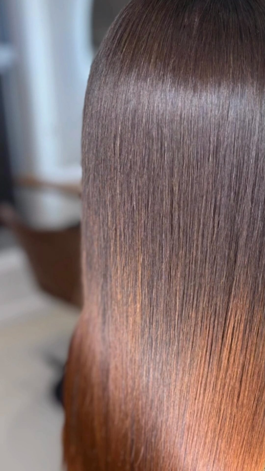 Say goodbye to frizz before summer! ✨
If humidity is wreaking havoc on your hair as the weather warms up, our Permanent Straightening treatment is for you. It straightens, nourishes and hydrates your hair without causing damage.
No more spending hours blow-drying and straightening to tame frizz, after washing, a quick blow dry is all you need for smooth, sleek and effortless hair. 💆🏼♀️