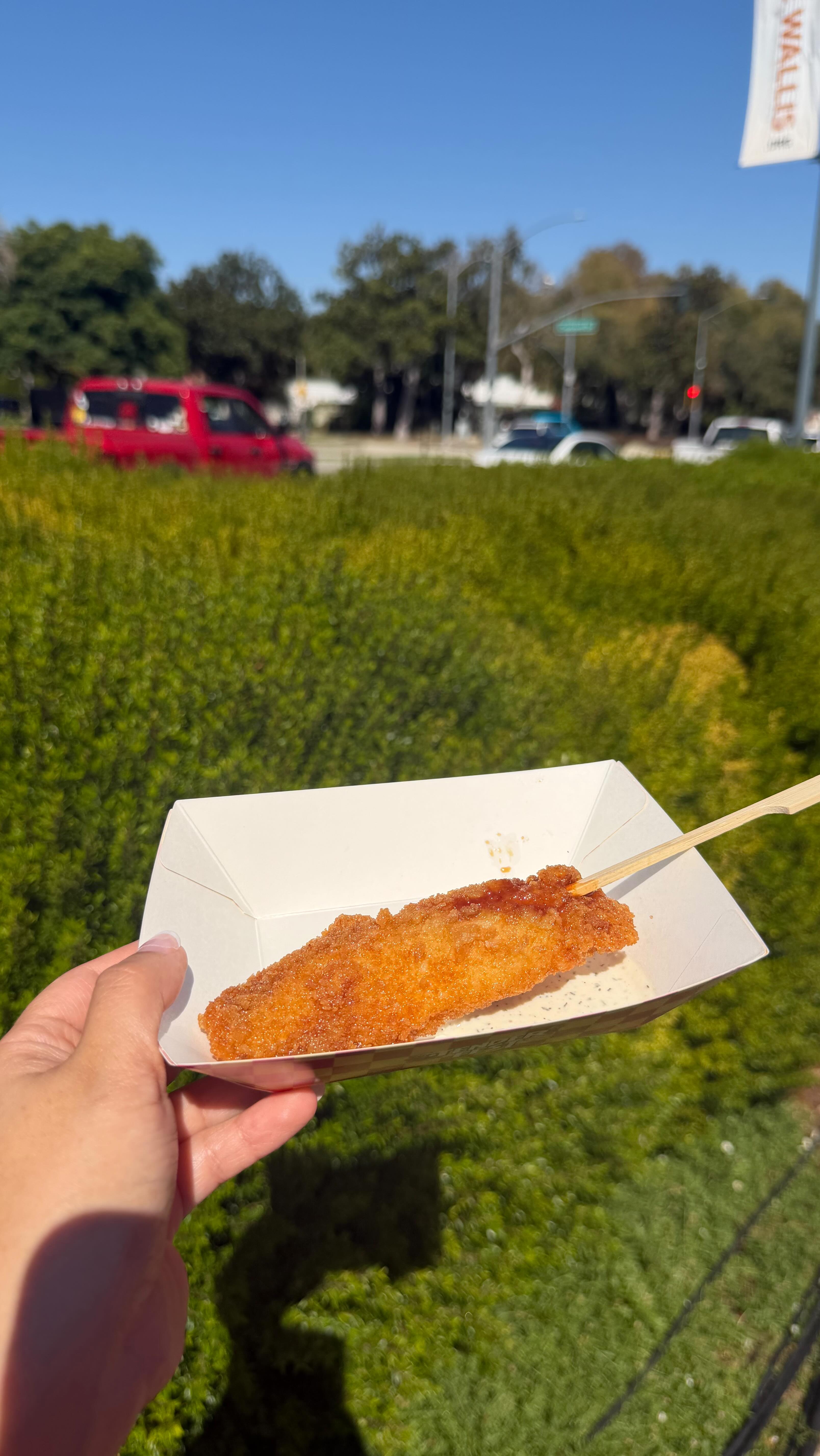 @clubkeiji PREDICTS THE FUTURE!!!! A big thank you to @tenderfest for having us!!
Box Chicken won the People’s Choice Award 🥇 brought to you by @biter.app @how.kev.eats !!
📍2352 S Sepulveda Blvd
🍱 Uber Eats | Order delivery today!
🕦
Mon-Fri | 11a-9pm
Sat-Sun | 1p-8p
#CHICKEN #BOXCHICKEN #CHICKENTENDERS #UBEREATS #DELIVERY #FRIEDCHICKEN #LA #RESTAURANT #LOSANGELES #WESTLA #CRISPY #MYSECRETLA #FOODIE #RECIPE #LAFOOD #RECIPE #LAFOODIE #MYSECRETLA #TENDERFEST