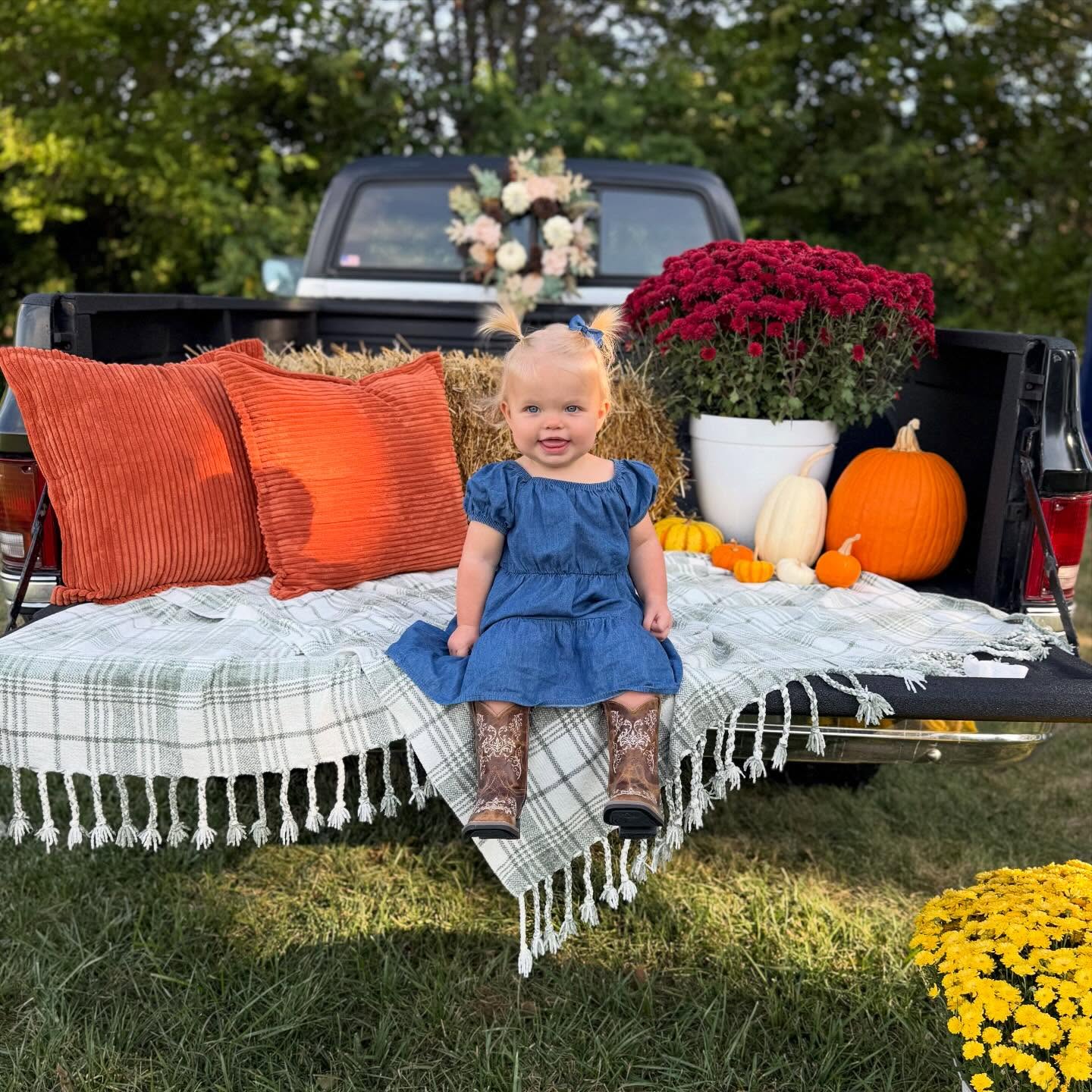 • Scarlett’s first “school” pictures deserve a permanent spot on the grid 🥹 And she managed to keep 50% of the bows in her hair, so we’re gonna call that a win 💕
#scottishae #schoolpictures #15months #girlmom