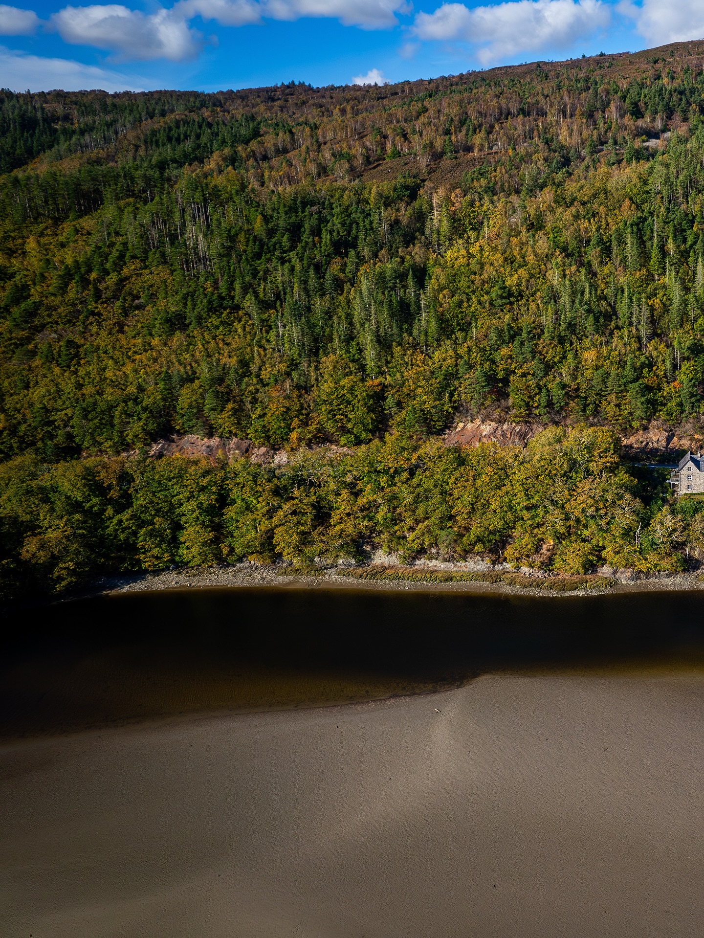 📍 Mawddach Estuary.
#mawddachestuary #gwynedd #barmouth #snowdonianationalpark #drone #autumn #northwales #northwales #northwalesproperty