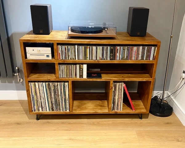 Always great to see our unit in situ! Great install 👌
#woodfurniture #interiordecorating #2025 #interiordesign #interiorandhome #vinylrecord #hifi #recordplayer #recordplayerstand #instadaily #instawoodworkers #madeinuk #furnituremakers #furnituredesign #hifi #hifirack #bookshelf #woodbookshelf #hifistand #bedsidetable #vinylstorage #cdstorage #tvunit #vinylrecordcollection #vinylrecordcollector