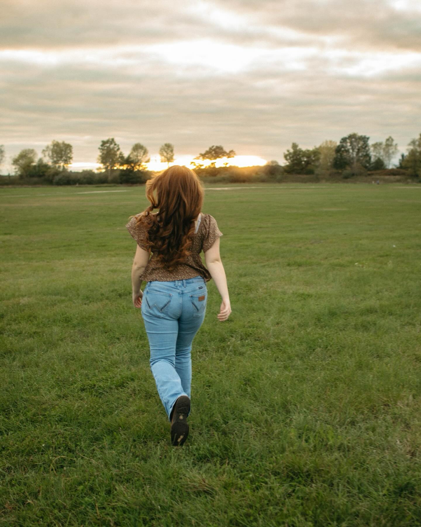Senior Sunday: June ✨
Meet June … radiant, grounded, and full of quiet confidence. The kind of soul who carries warmth wherever she goes.
Her session felt like summer …soft sunlight, that peaceful kind of energy that makes you slow down and just take it in.
June, you have this beautiful way of being both gentle and strong at the same time …and I have no doubt that the next chapter will be full of incredible things for you.
#SeniorSunday #Classof2025 #SeniorPhotos #EmpoweredPhoto #CinematicSenior #AuthenticStorytelling #GrandRapidsPhotographer #SeeLifeAsArt