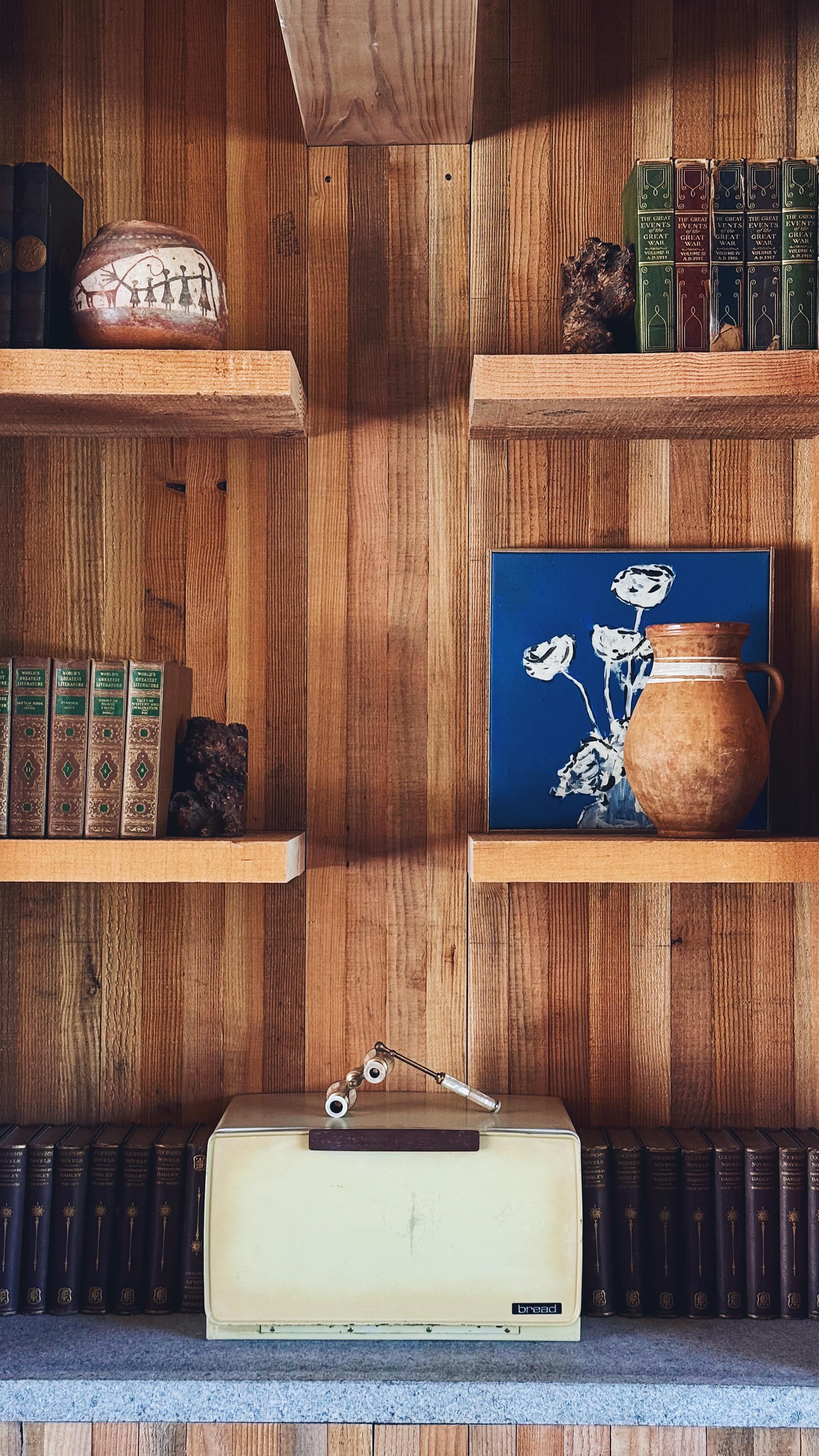 The home that makes design lovers forget their critiques and just be. Certified passive, endlessly intentional, and quietly stunning, @masseriasylvestre has that rare quality where perfection doesn’t need to prove itself.
Some may call it elevated minimalism. We call it effortless and efficient.
#morongovalley #joshuatreenationalpark #desertexperience #desertwellness #passivehouse #ecoluxe #desertretreat #sustainabledesign #mindfulescapes #designlovers #vacation #falltravelinspo