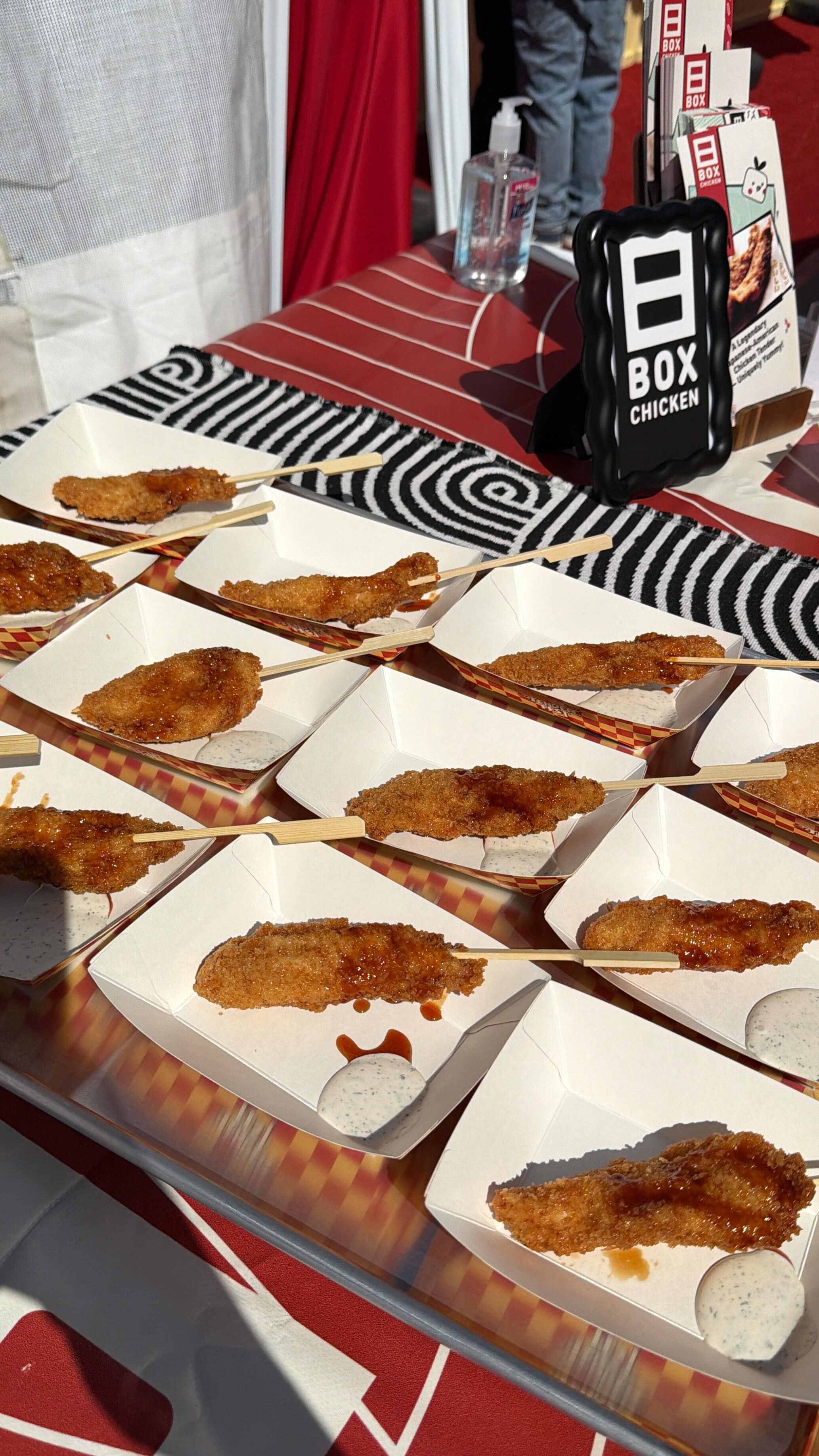 you can’t leave a tender hanging like that 😟
📍2352 S Sepulveda Blvd
🍱 Uber Eats | Order delivery today!
🕦
Mon-Fri | 11a-9pm
Sat-Sun | 1p-8p
#CHICKEN #BOXCHICKEN #CHICKENTENDERS #UBEREATS #DELIVERY #FRIEDCHICKEN #LA #RESTAURANT #LOSANGELES #WESTLA #CRISPY #MYSECRETLA #FOODIE #RECIPE #LAFOOD #RECIPE #LAFOODIE #MYSECRETLA #TENDERFEST