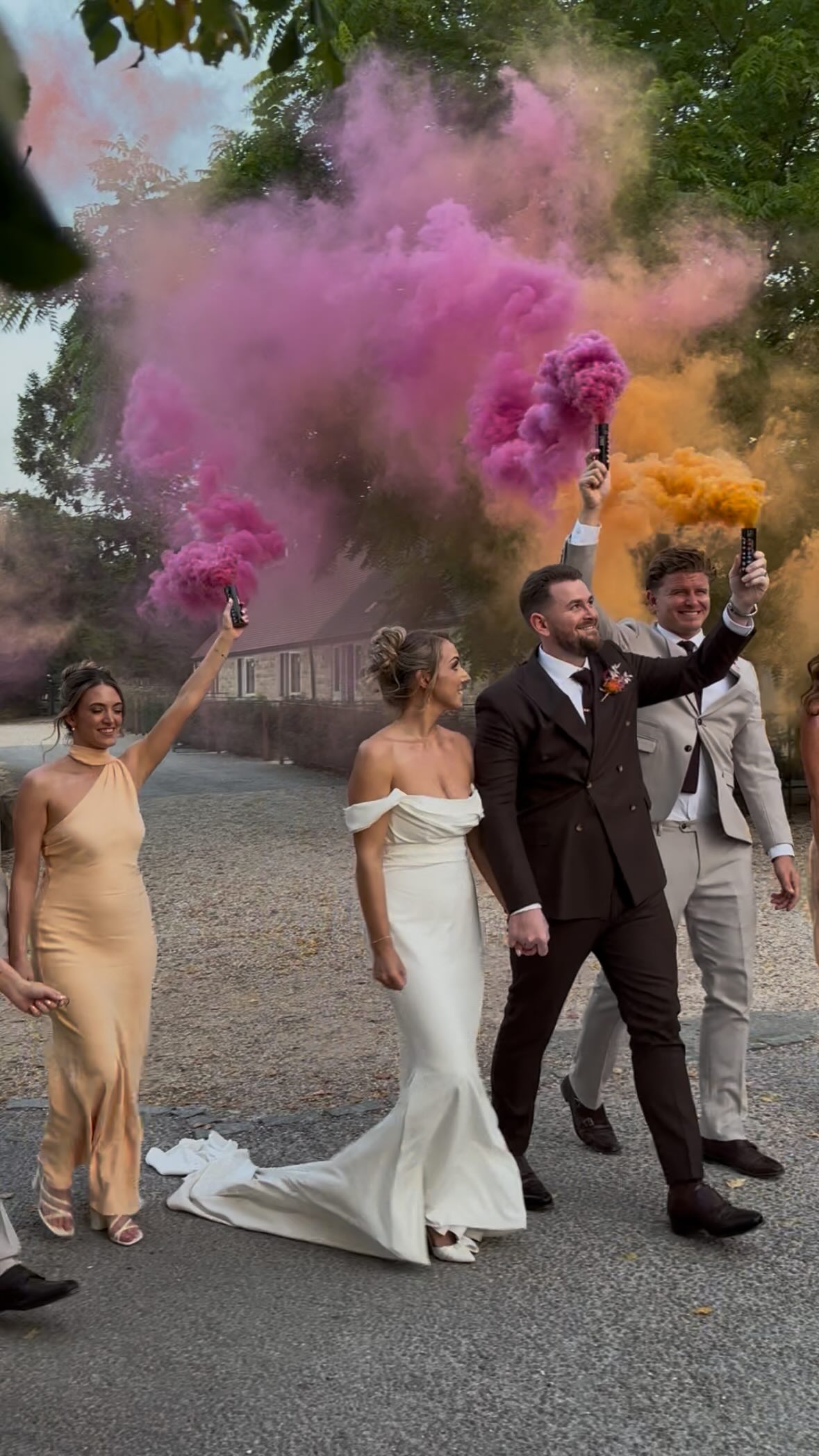 How beautiful is this colour scheme?! An absolute dream!🩷🧡
So perfect for this absolutely beautiful summer wedding at the stunning @lapstonebarn 💒
Planner & stylist - @amw.events
Hair - @vivwoodfordhair
Makeup - @hesterlilymakeupartistry
Flowers - @wild_poppy_blooms
Linens - @theknottednapkinco
Dress - @madewithlovebridal & @cocoandkate
Suit - @mrguild
Decor - @daydreamer_creative_studio @peachwolfe @alba.tableware