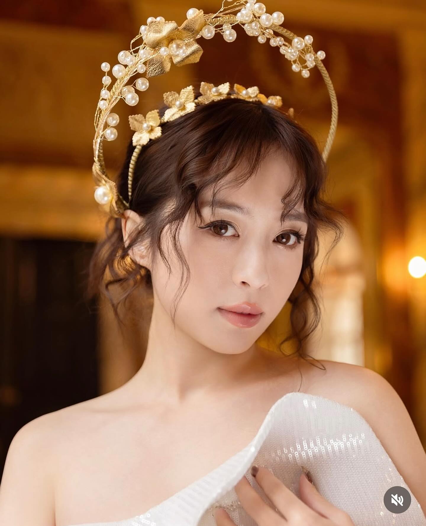 On Pamela, thank you for sending me back this photo❤️
✨ Elevate your look with this stunning fascinator headband! ✨
Designed by Angel Wong, it’s the perfect blend of elegance and whimsy. Whether you’re attending a special event or just want to add a touch of glamour to your day, this headpiece is sure to turn heads!
🌸💖 What do you think?
Gown @victorchanstudio @vvvvictorchan
Make up & style @pamelacheung
Hair @candy_makeup
Hair piece @angelwongimage
Photographer @superoneye_photography
Location @chateau.arribas
#Fascinator #AngelWong #Headband #FashionStatement #ElegantStyle