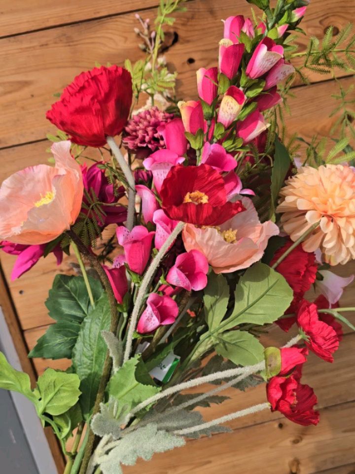 🌸 Jouw unieke boeket, helemaal zelf samengesteld! 🌸
Via onze app of door contact op te nemen, kies jij je favoriete bloemen en kleuren. Ik stel persoonlijk jouw boeket samen en zorg dat het geleverd wordt. 💐✨
⚡ Uniek & speciaal: Elk boeket is één van een soort – we verkopen nooit twee keer hetzelfde!